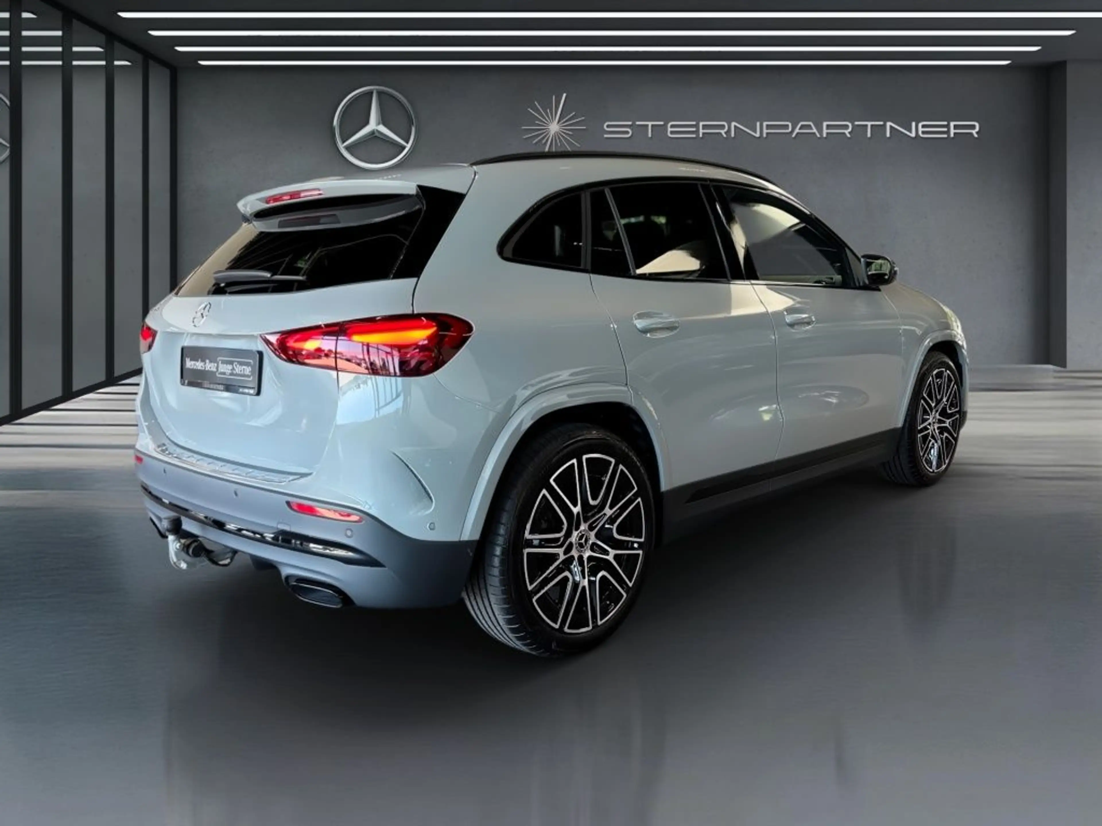Mercedes-Benz GLA 180 AMG Night+MBEAM+AMBIE+TOTWI.+CARP+AHK — photo 11