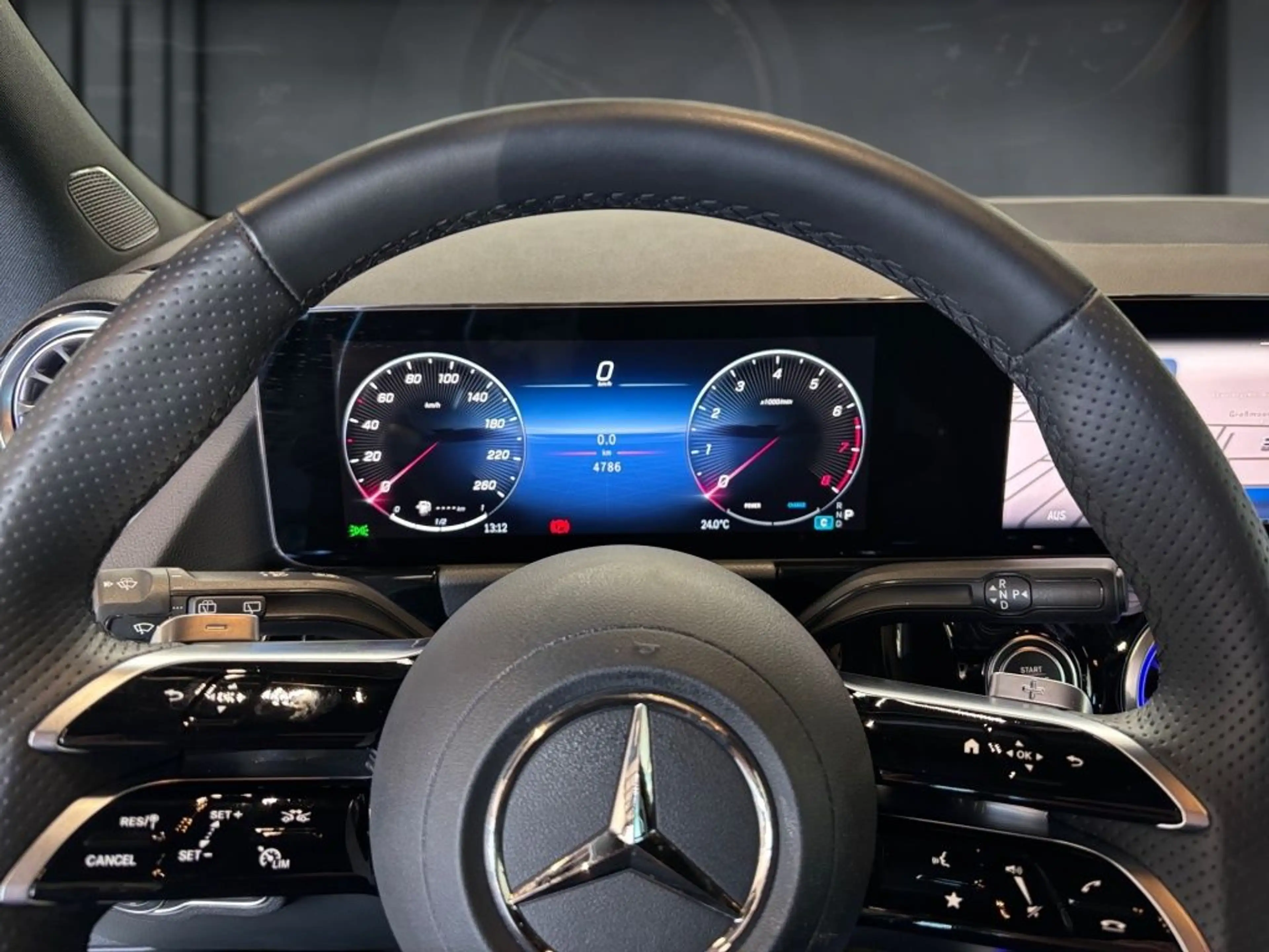 Mercedes-Benz GLA 180 AMG Night+MBEAM+AMBIE+TOTWI.+CARP+AHK — photo 6