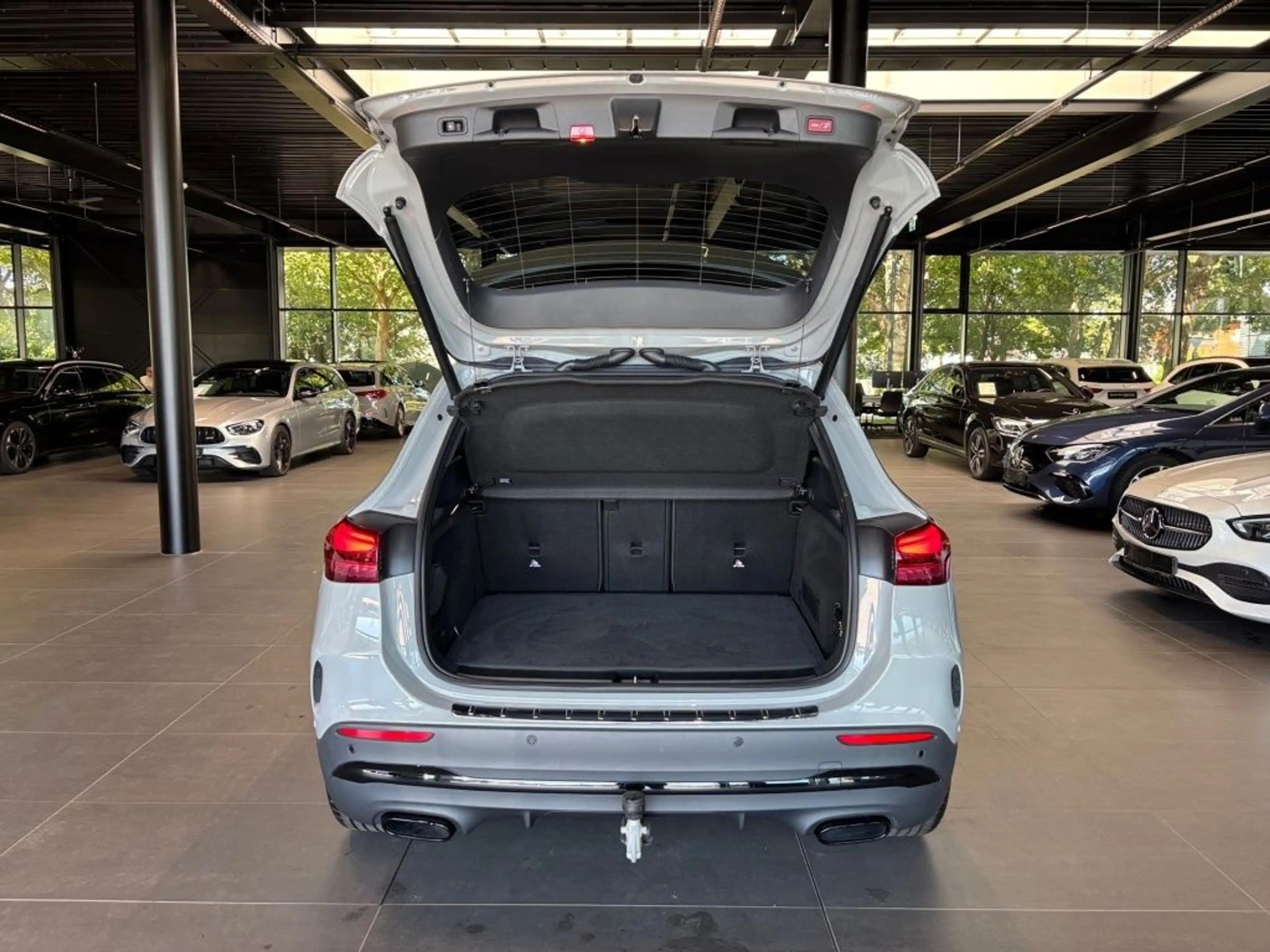 Mercedes-Benz GLA 180 AMG Night+MBEAM+AMBIE+TOTWI.+CARP+AHK — photo 8