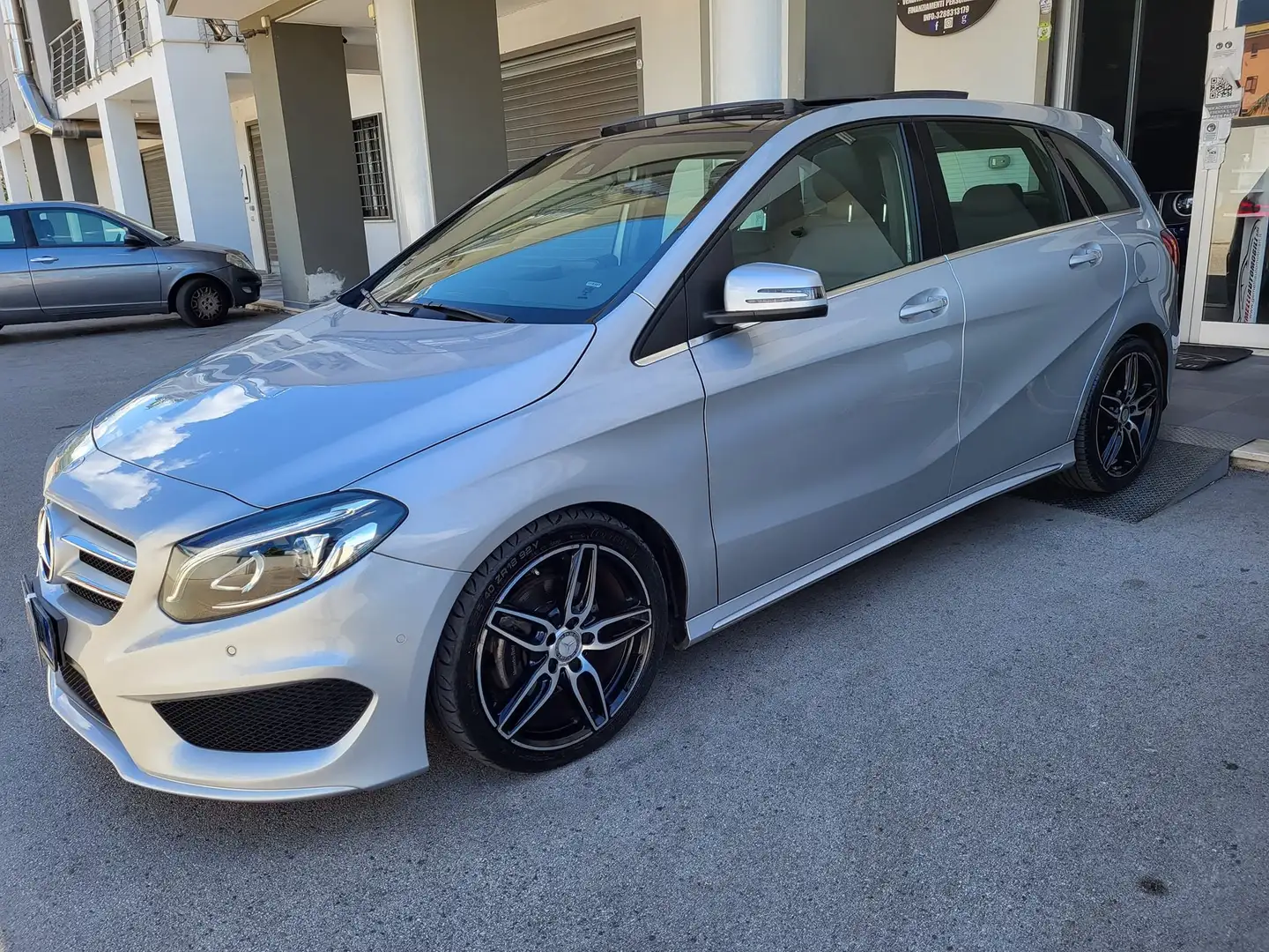 Mercedes-Benz B 180 B 180d (cdi) Premium AMG AUTOM+TETTO APR+NAV+BIXEN Argento - 2