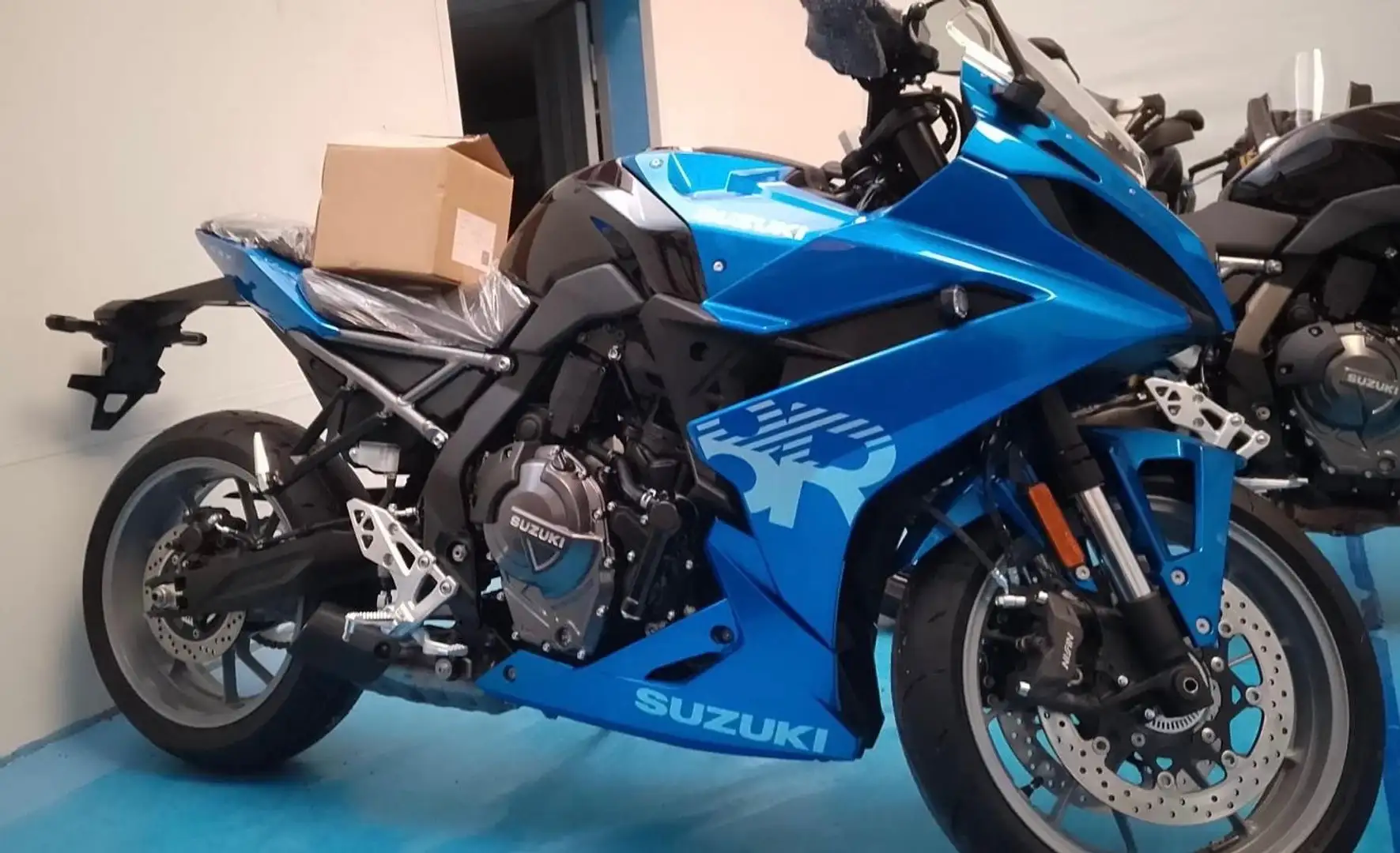 Suzuki GSX 8R Bleu - 1