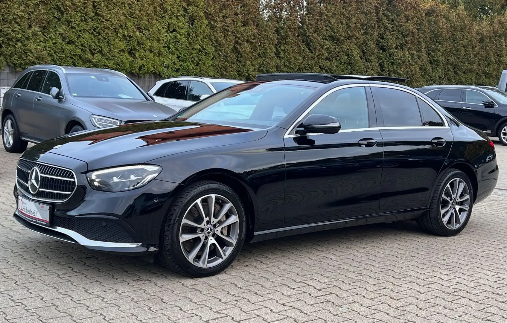 Mercedes-Benz E 300 E300de Lim.9G-TR-PANODACH-WIDESCREEN-BURMESTER- Noir - 2