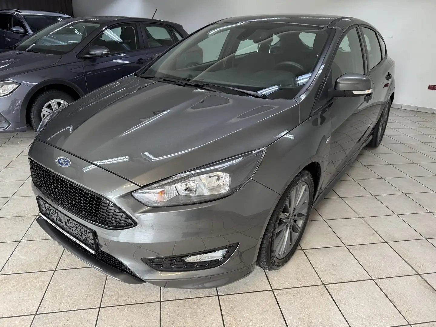 Ford Focus 1.0 (125PS) ST-LINE KLIMAAUTO/SH/17"ALU 1.0 Eco... Grau - 2
