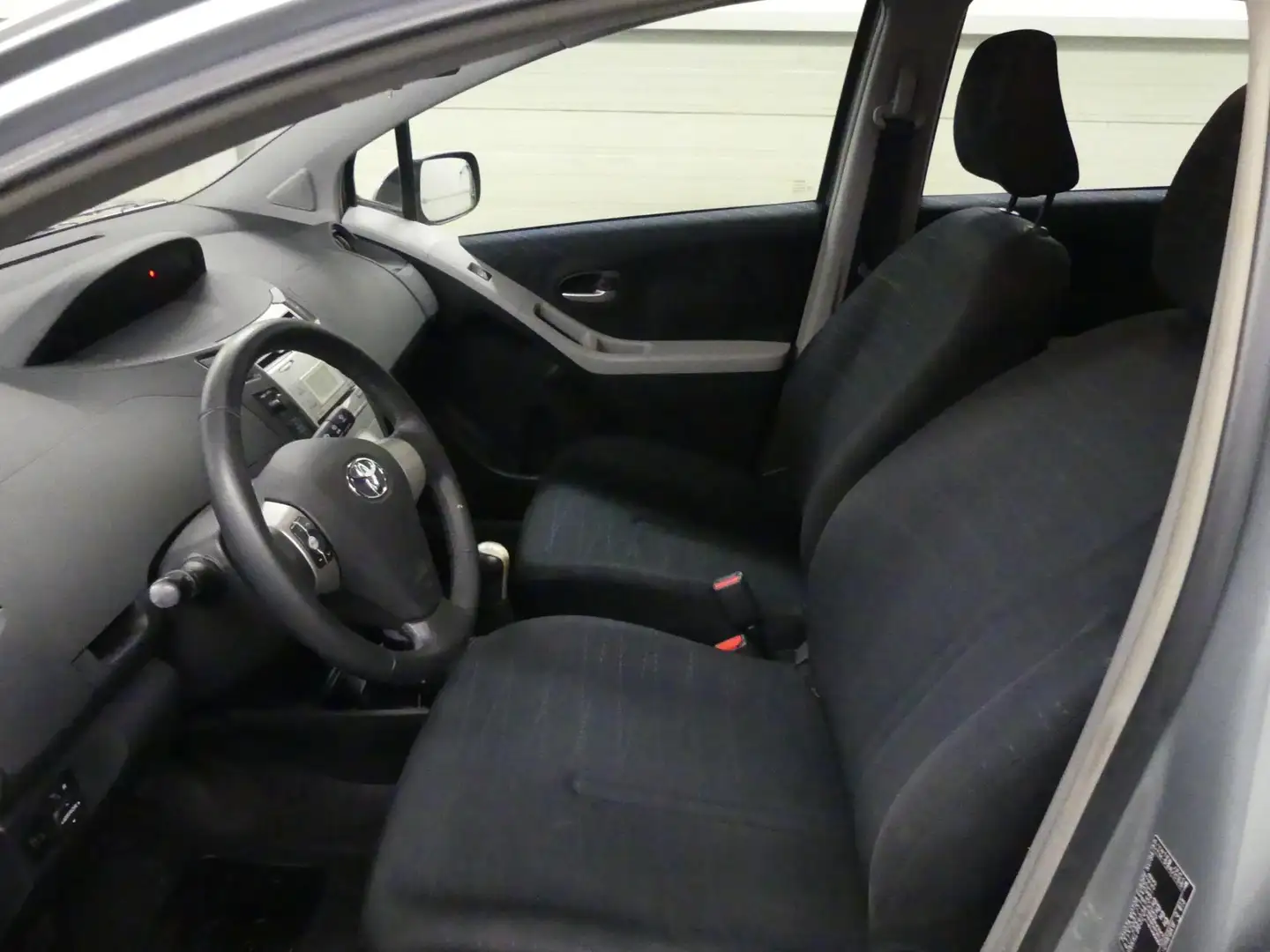 Toyota Yaris 1.3 VVTi Sol - Airco - 5 deurs Grigio - 2