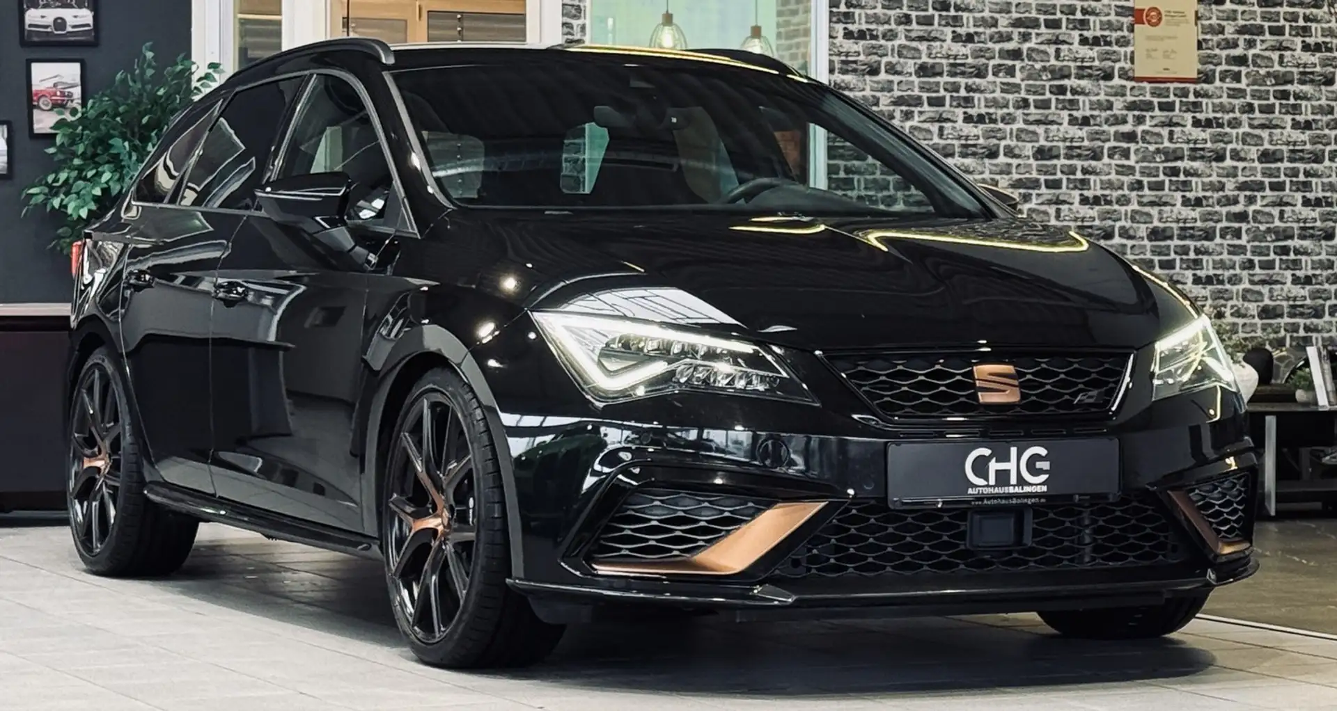 SEAT Leon ST Cupra R 300 4Drive 1 of 799|BEATS|ACC|360* Schwarz - 1