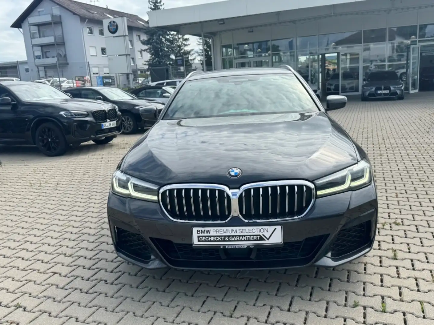 BMW 540 d A xDrive Touring M-Sport 19'' Navi LED ACC DAB H Grau - 2