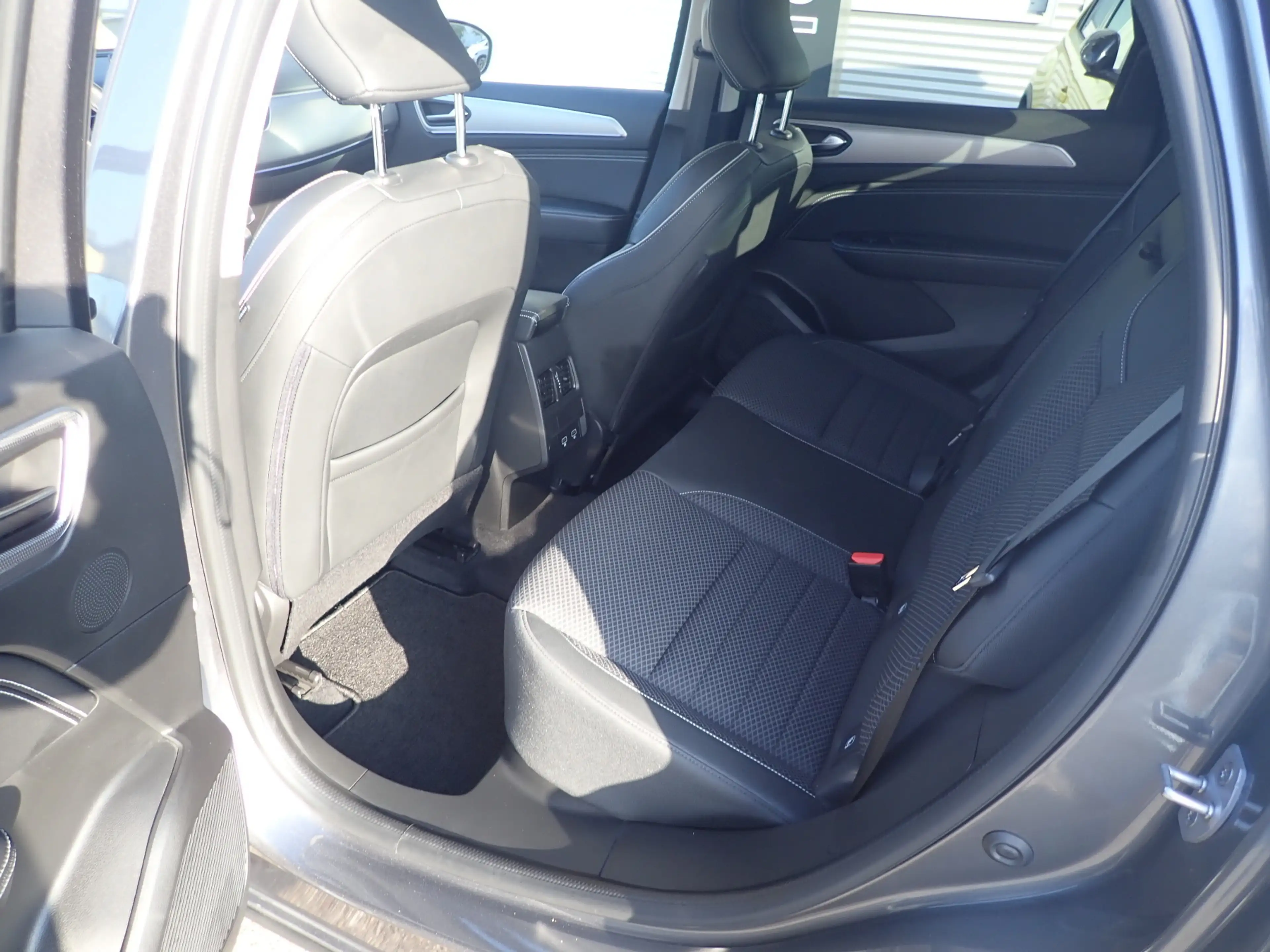 Renault Arkana INTENS TCe 140 EDC (M — photo 9