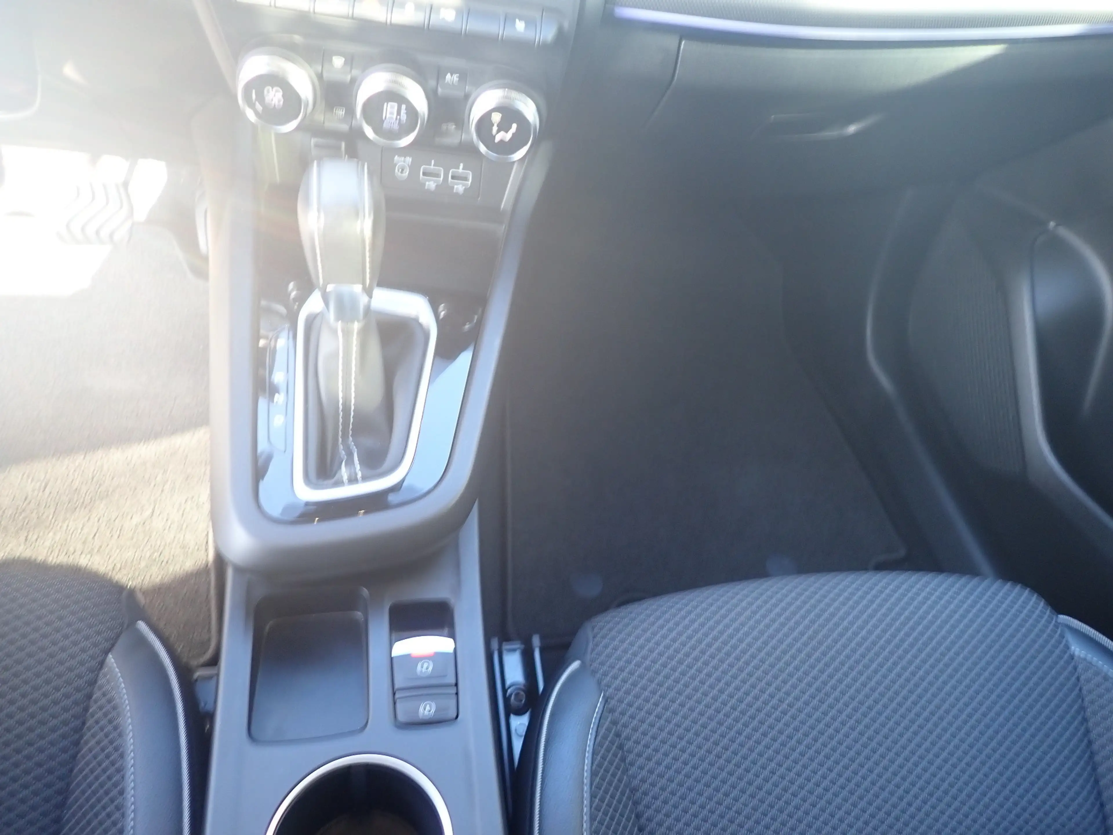 Renault Arkana INTENS TCe 140 EDC (M — photo 14