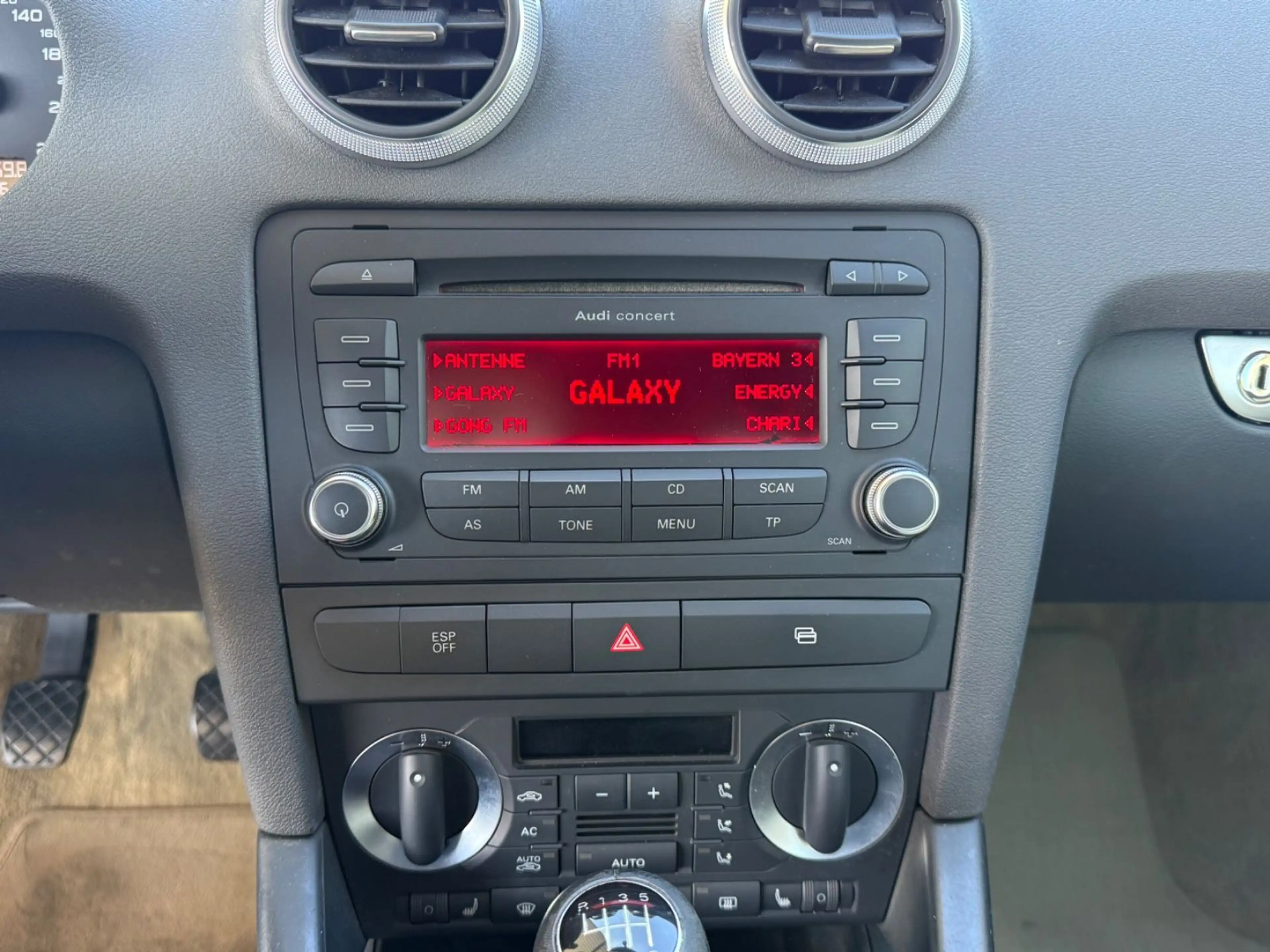 Audi A3 Cabriolet Tüv neu Leder SHZ — photo 13