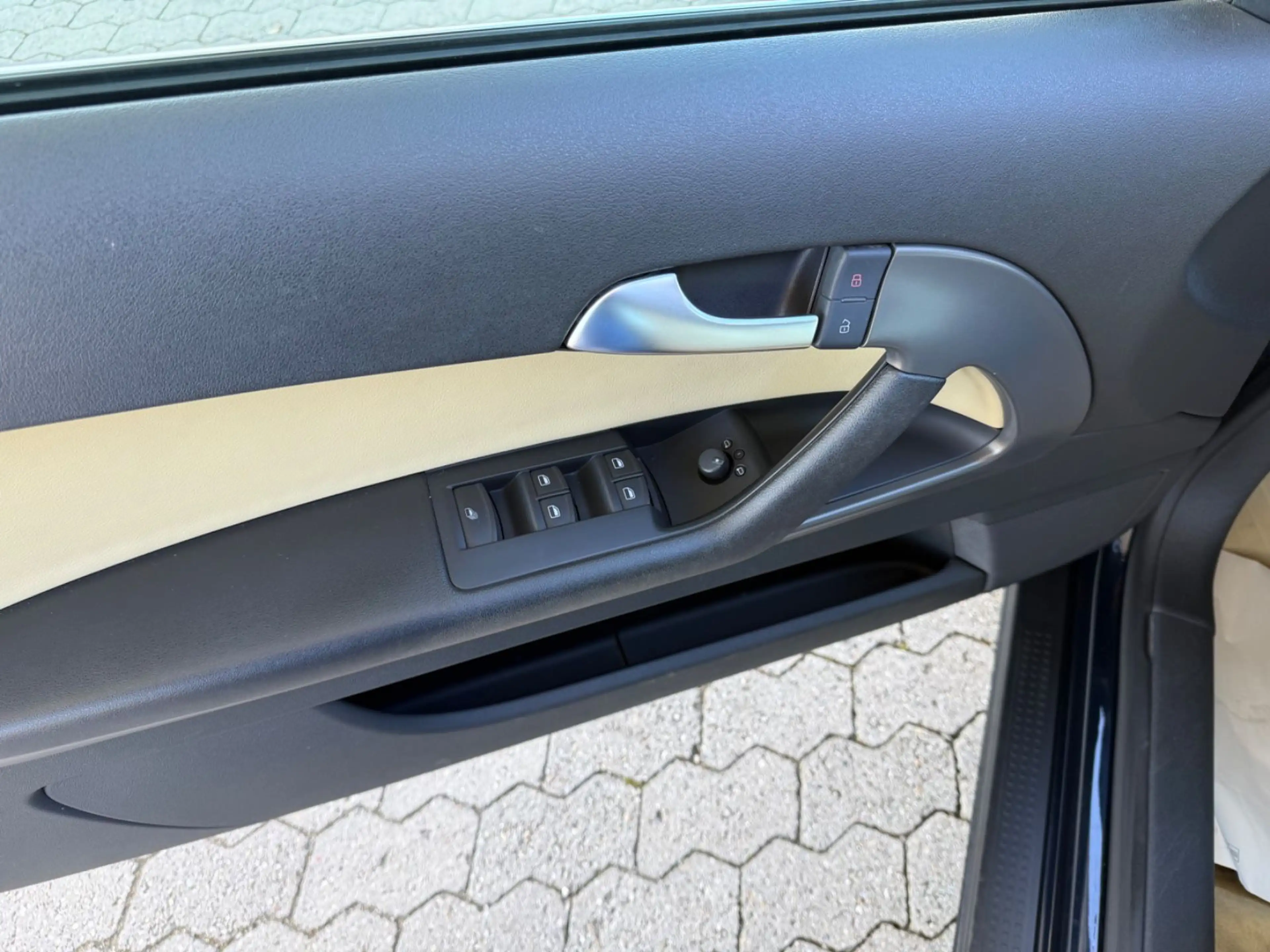 Audi A3 Cabriolet Tüv neu Leder SHZ — photo 14