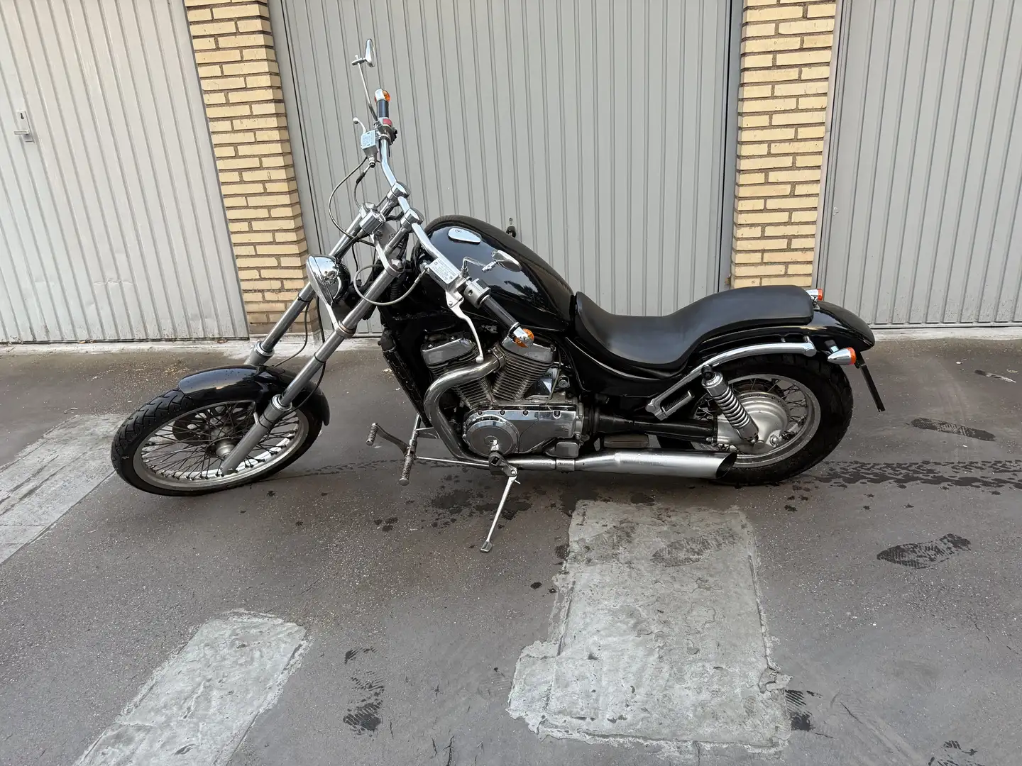 Suzuki Intruder C Чорний - 1