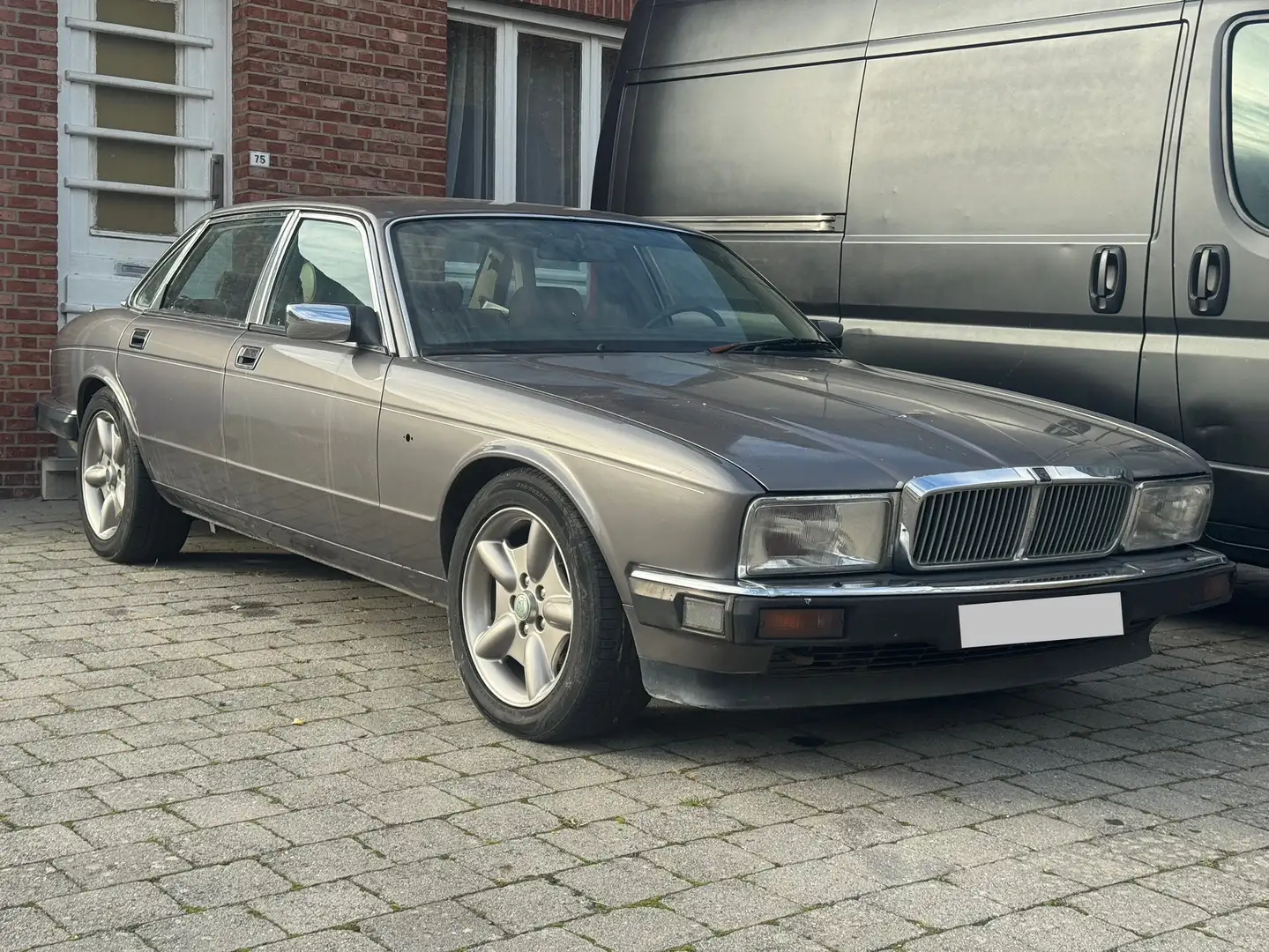 Jaguar XJ40 Sovereign - 1