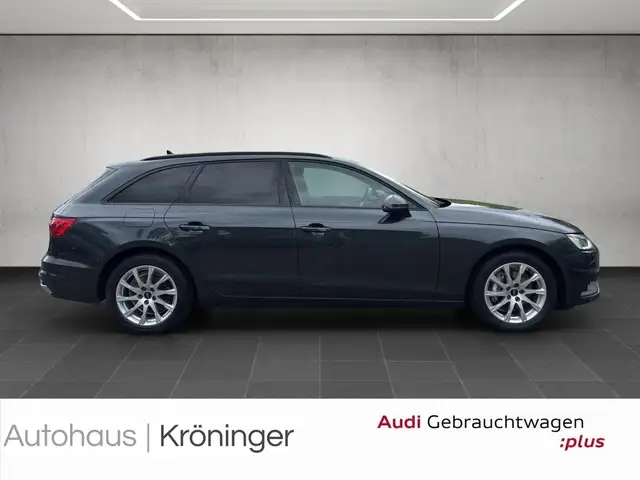 Audi A4 view 4