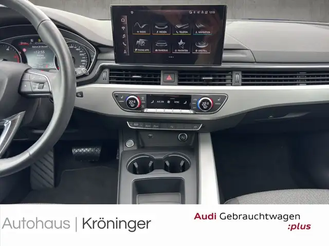 Audi A4 view 14