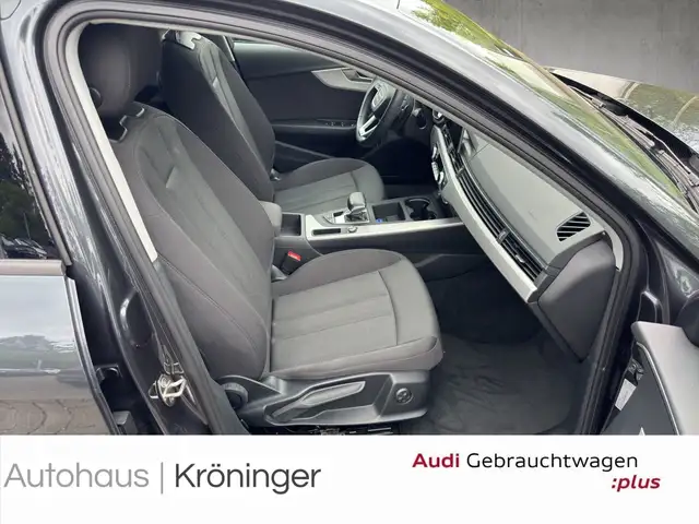 Audi A4 view 9