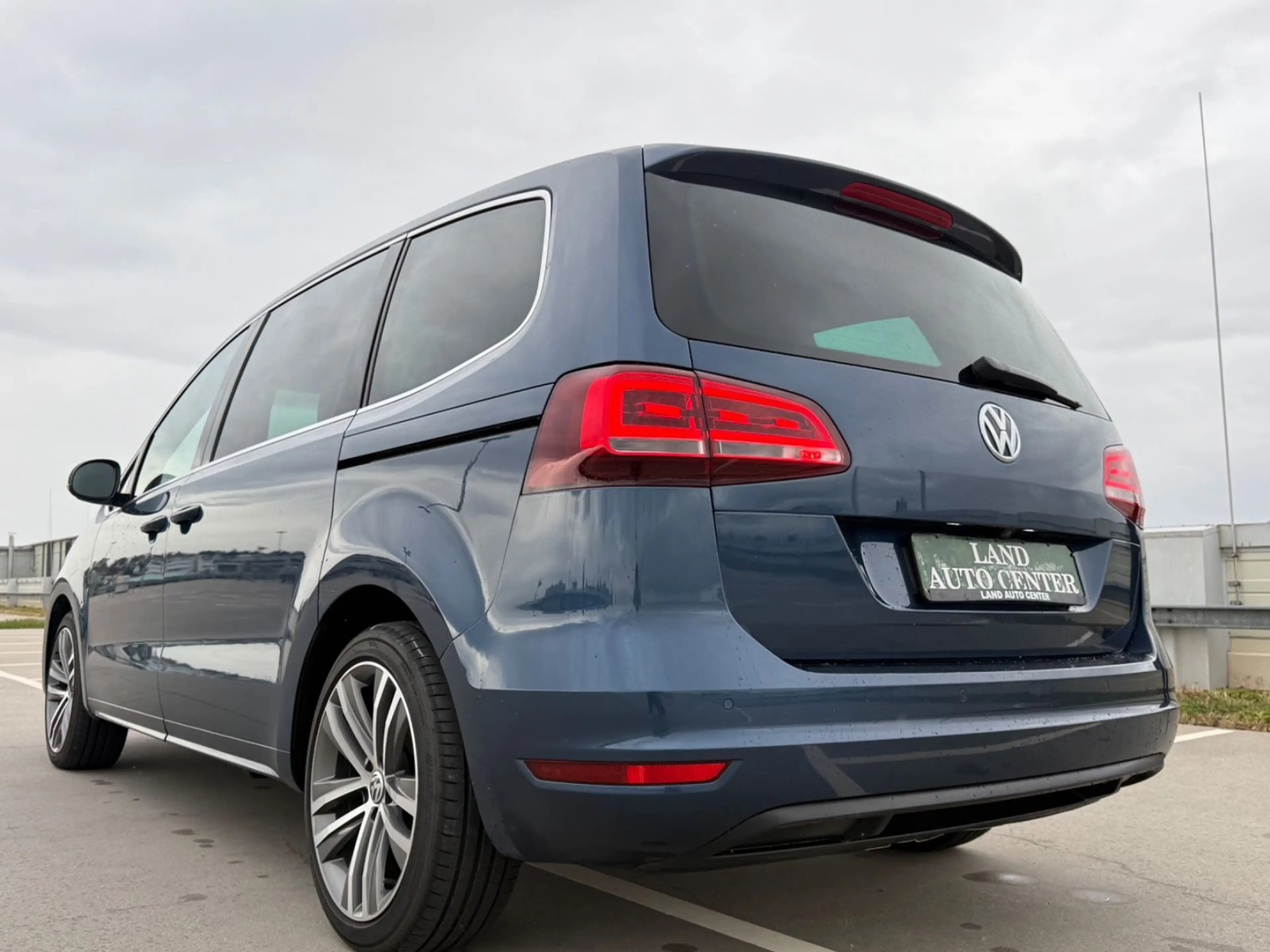 Volkswagen Sharan 2.0 TDI DSG*HL*4X4*KiSi*7-SITZ*AHK*CAM* — photo 7