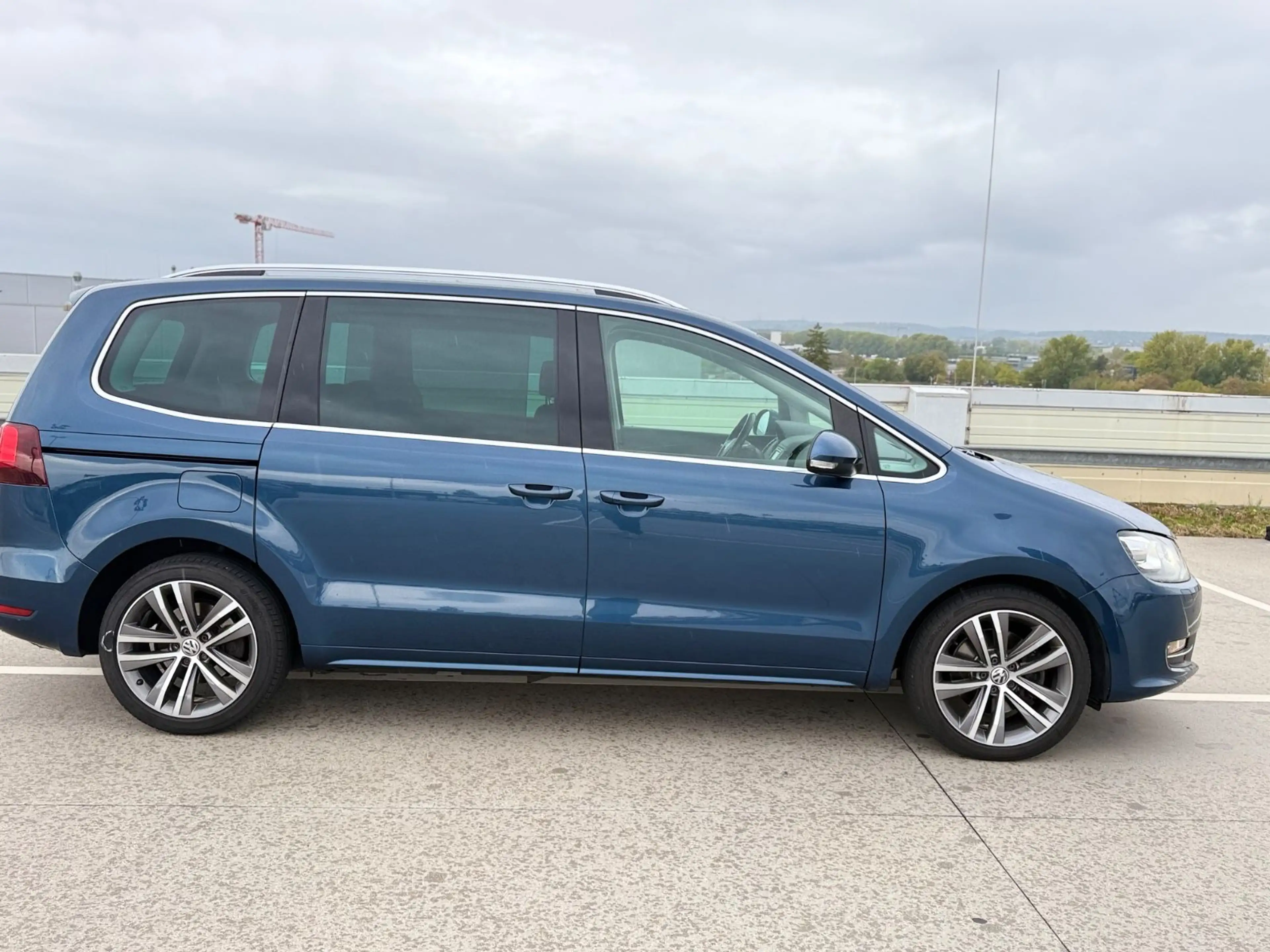 Volkswagen Sharan 2.0 TDI DSG*HL*4X4*KiSi*7-SITZ*AHK*CAM* — photo 12