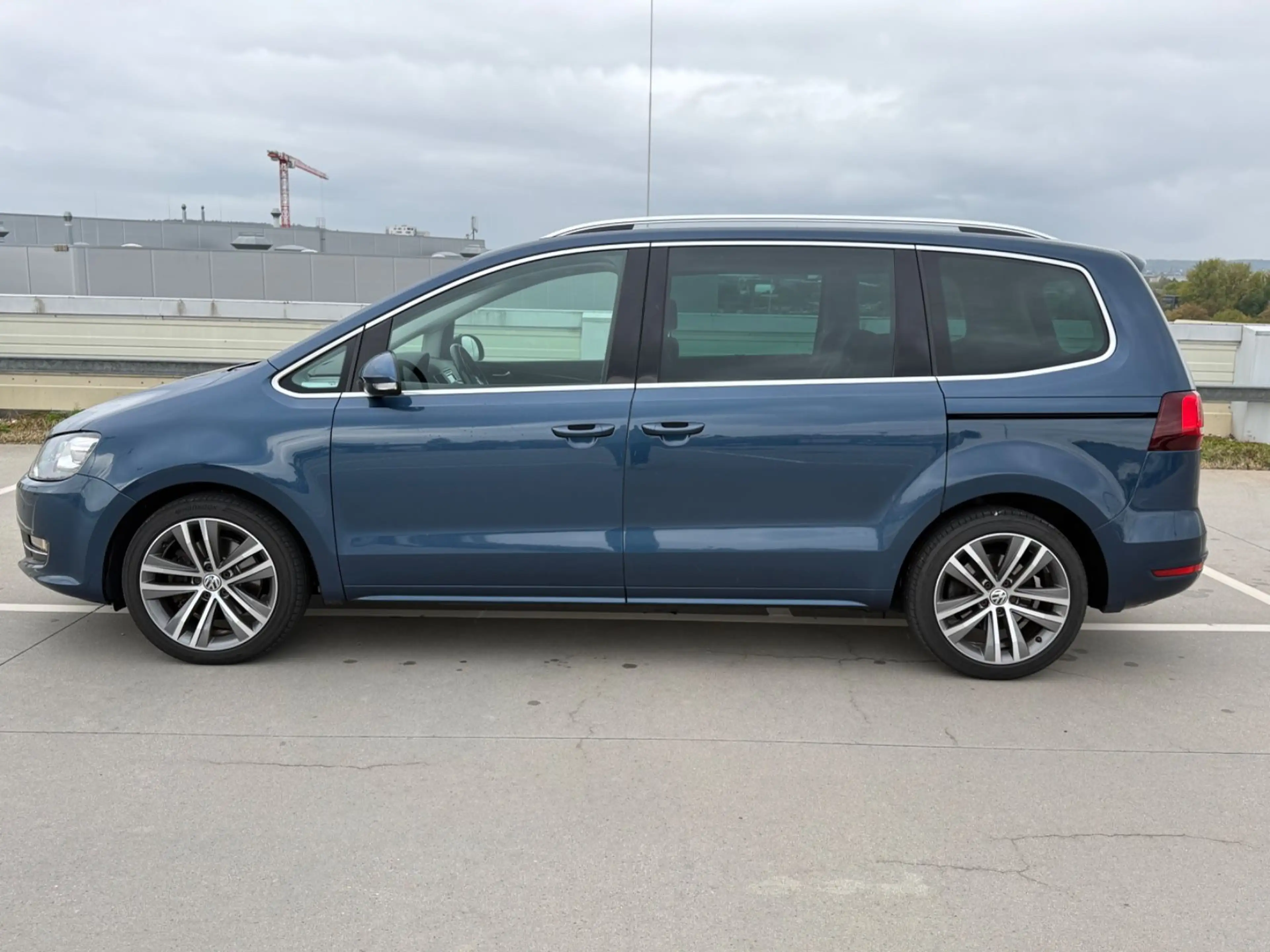 Volkswagen Sharan 2.0 TDI DSG*HL*4X4*KiSi*7-SITZ*AHK*CAM* — photo 5