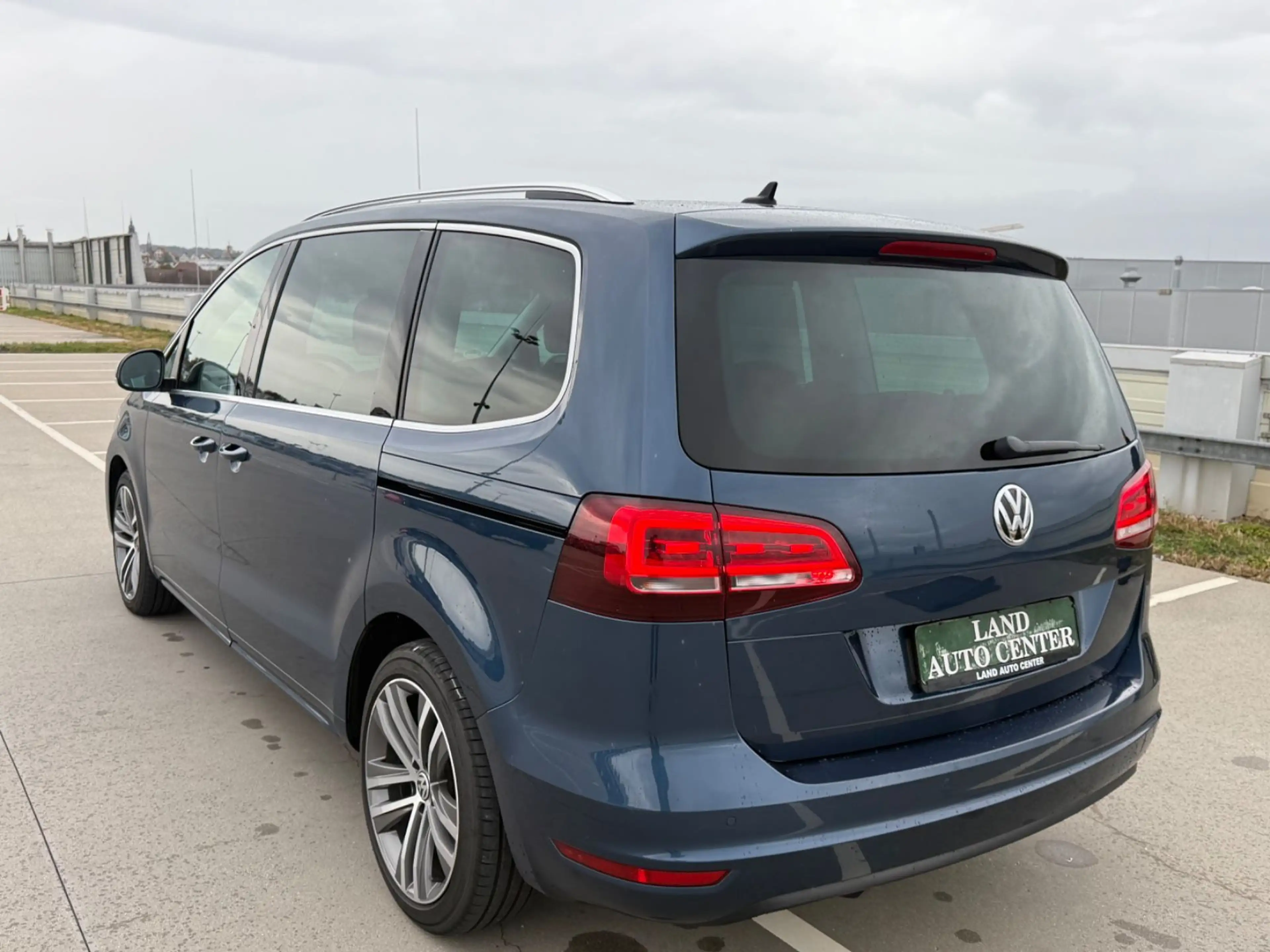 Volkswagen Sharan 2.0 TDI DSG*HL*4X4*KiSi*7-SITZ*AHK*CAM* — photo 6