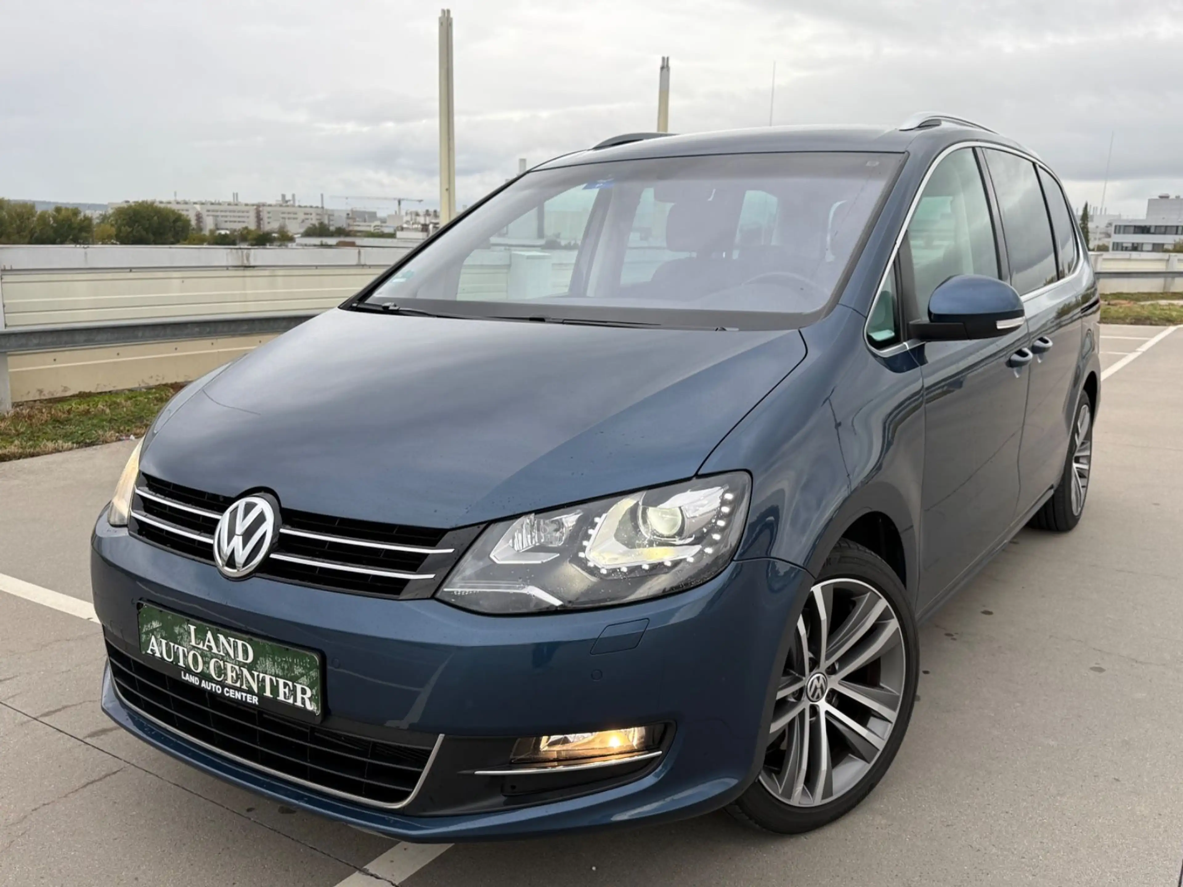 Volkswagen Sharan 2.0 TDI DSG*HL*4X4*KiSi*7-SITZ*AHK*CAM* — photo 3