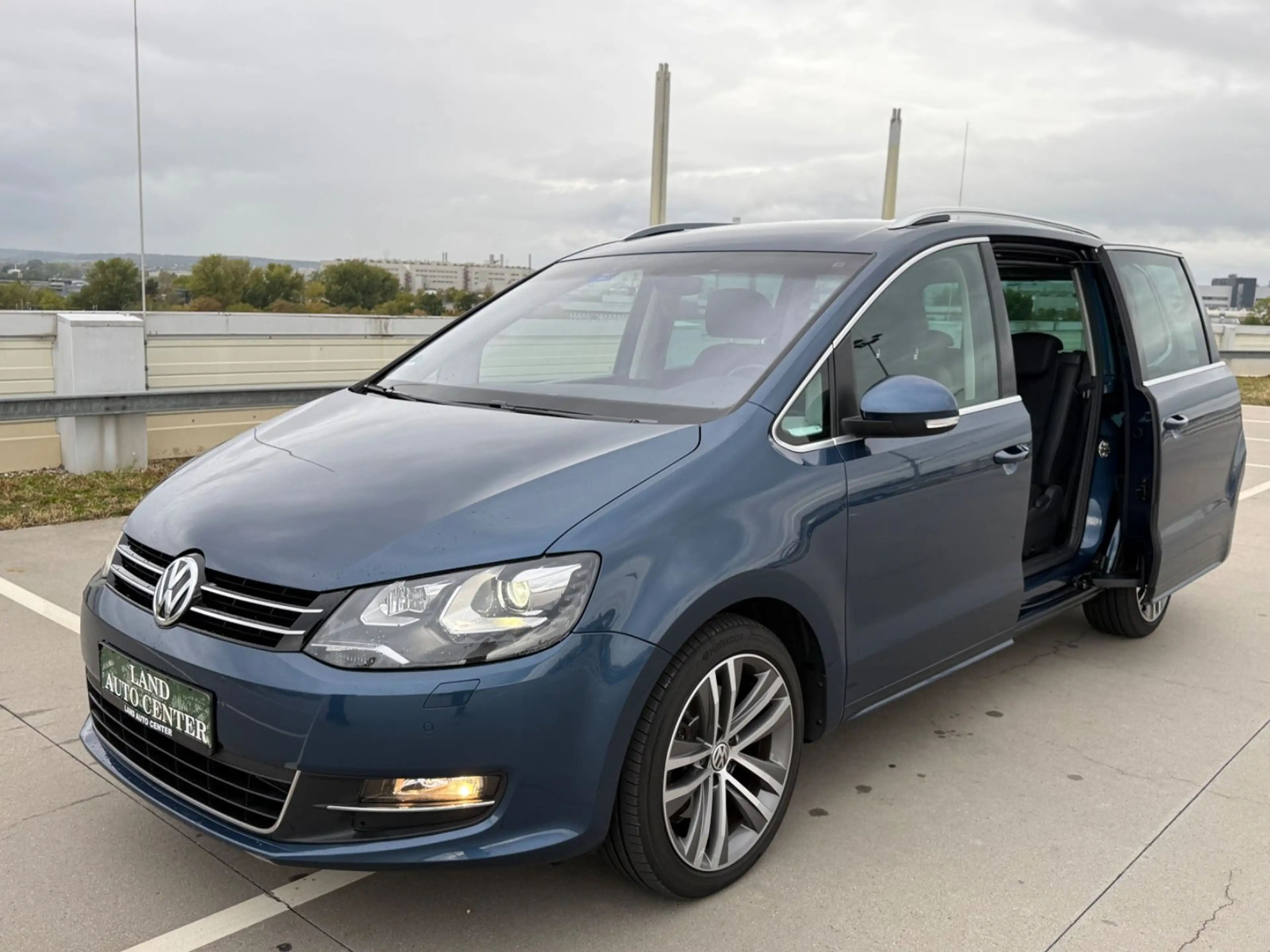 Volkswagen Sharan 2.0 TDI DSG*HL*4X4*KiSi*7-SITZ*AHK*CAM* — photo 4