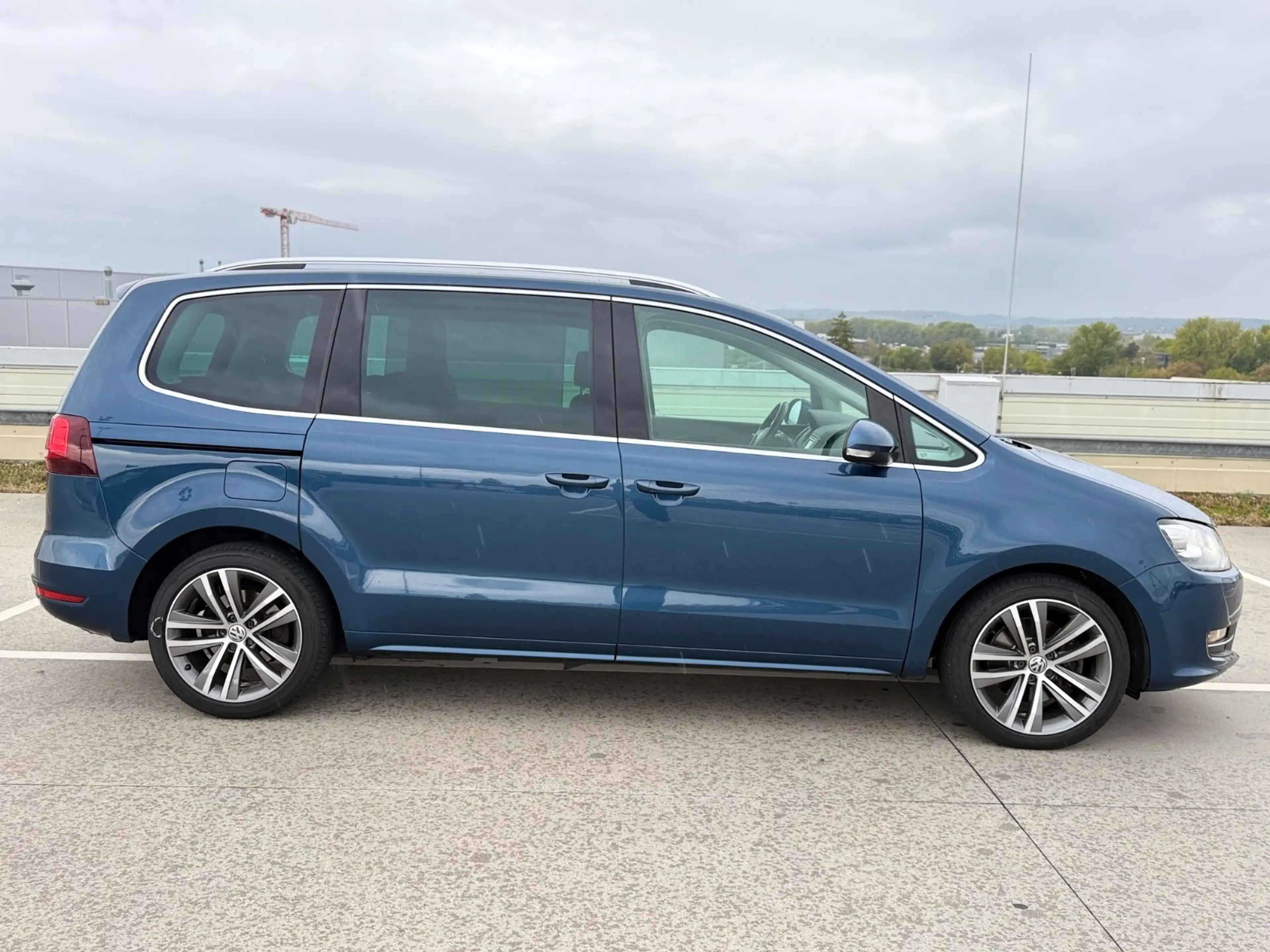 Volkswagen Sharan 2.0 TDI DSG*HL*4X4*KiSi*7-SITZ*AHK*CAM* — photo 11