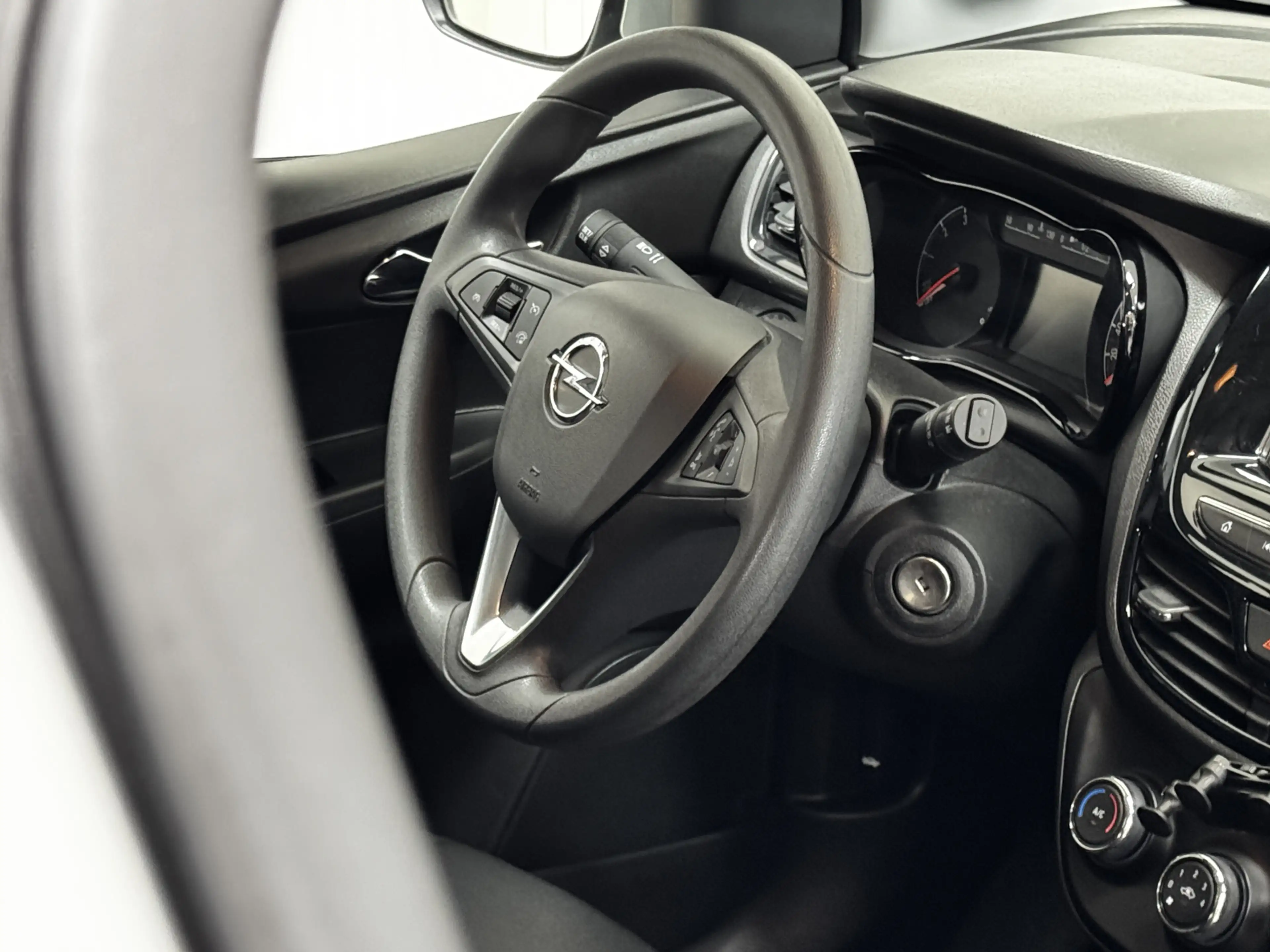 Opel Karl 1.0 Rocks Online Edition/ Apple + Android/ Dakrail — photo 13