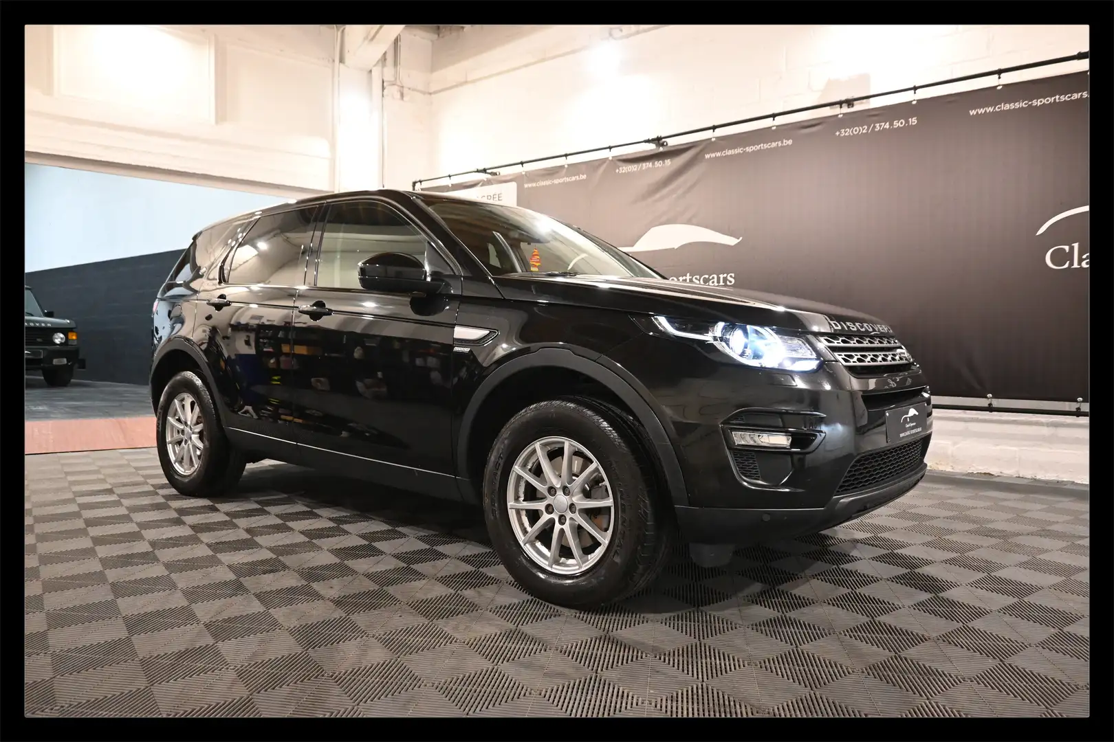 Land Rover Discovery Sport 2.0 TD4 / EURO 6b / AUTO / GPS NAVI / XENON / PDC Zwart - 1