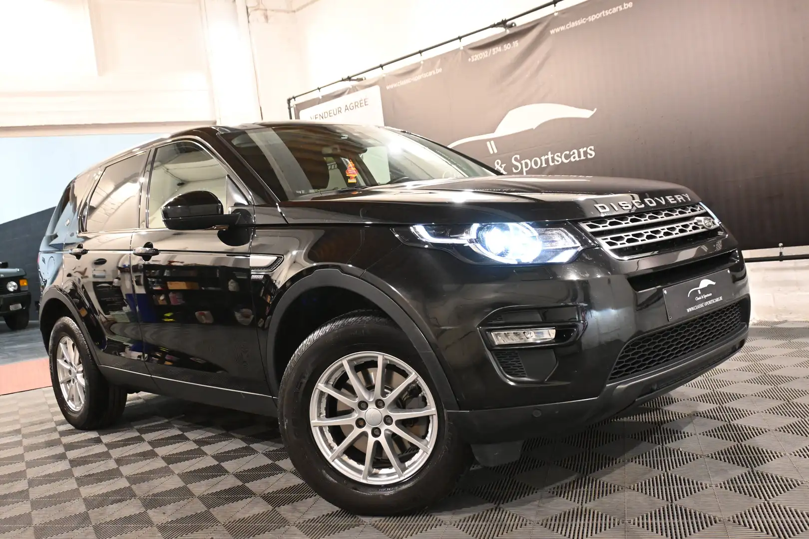 Land Rover Discovery Sport 2.0 TD4 / EURO 6b / AUTO / GPS NAVI / XENON / PDC Zwart - 2