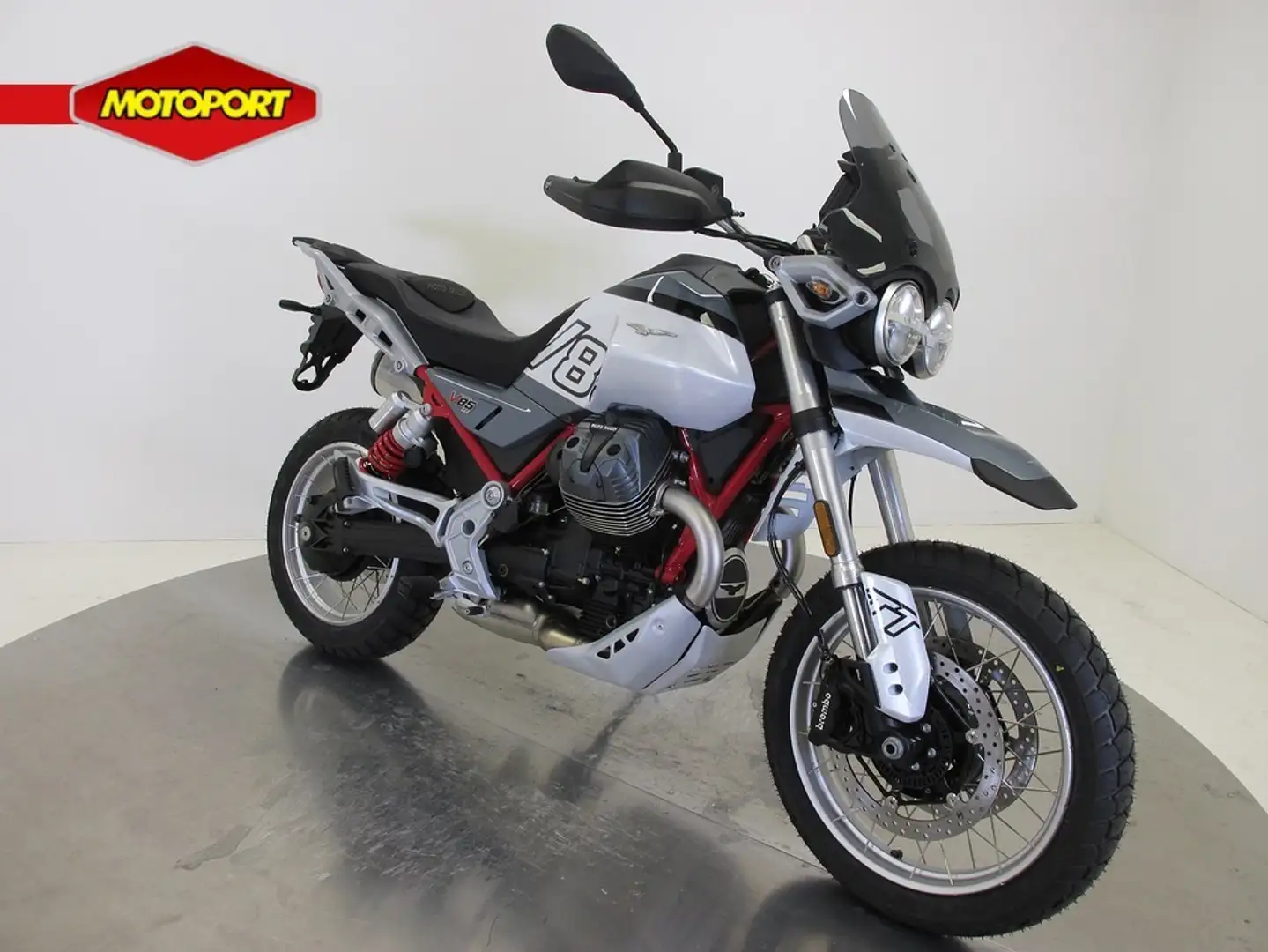 Moto Guzzi V 85 TT Zilver - 2