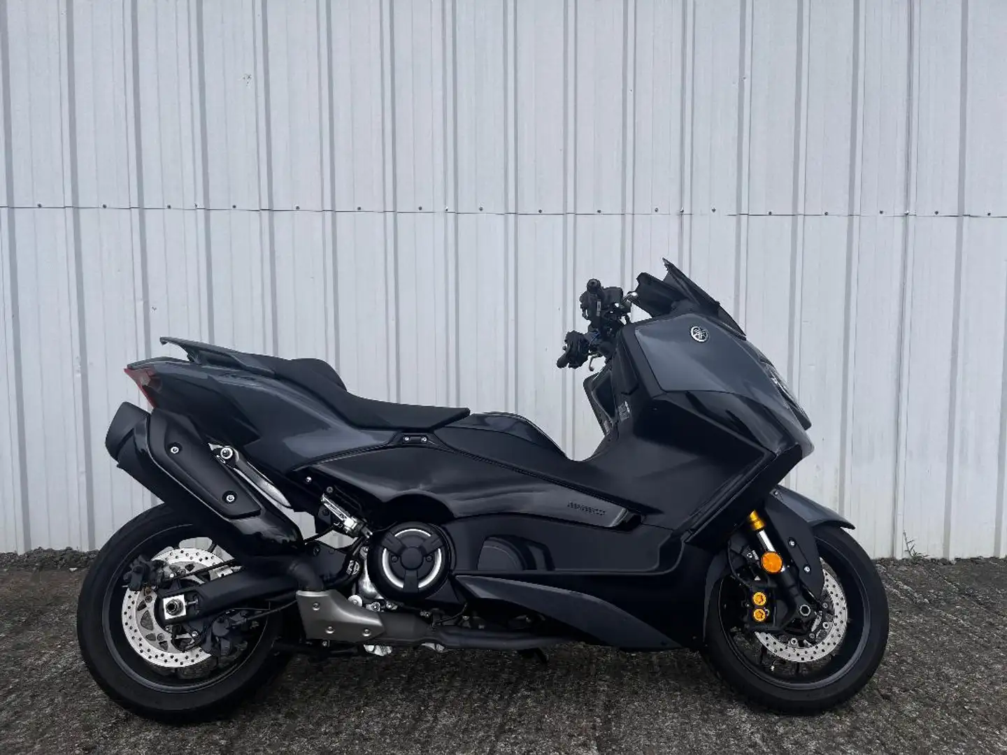 Yamaha TMAX 560 Gris - 1