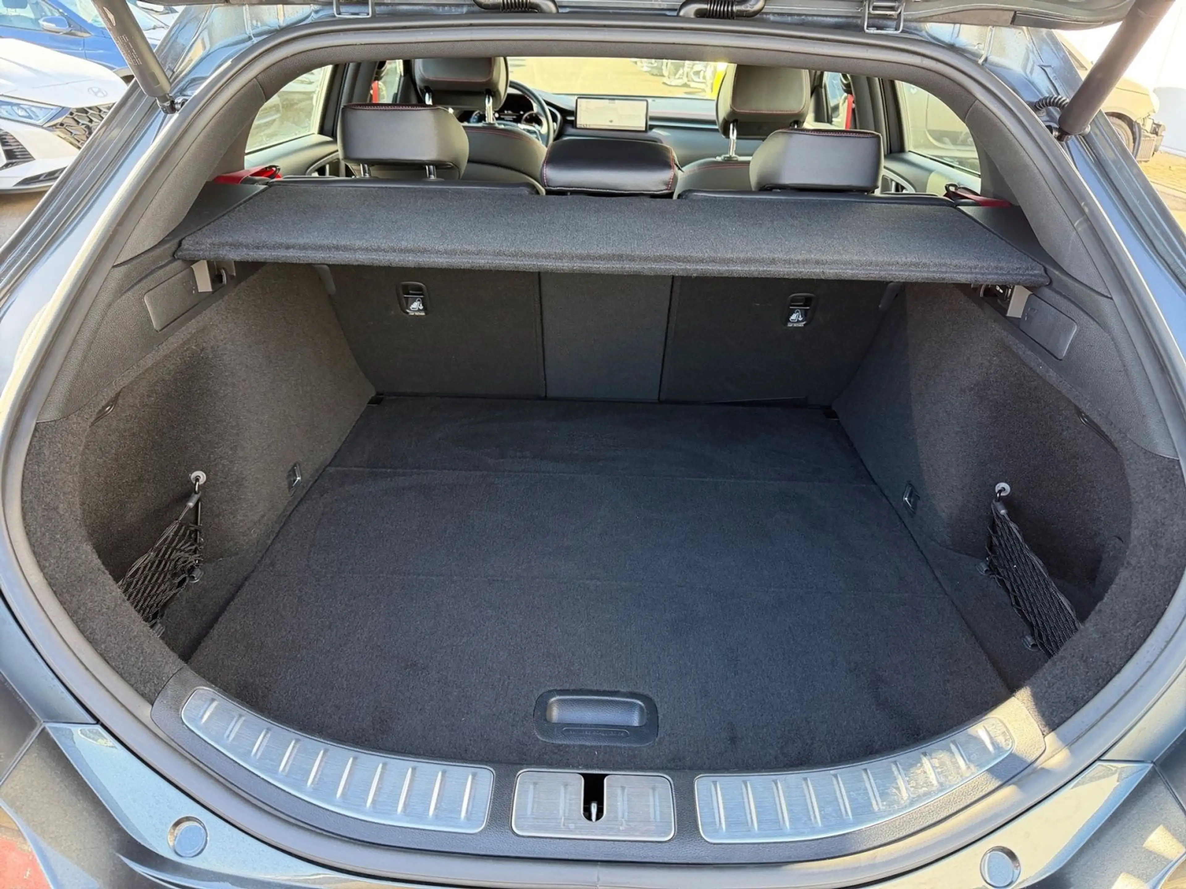 Genesis G70 Shooting Brake 2.2 CRDi Shooting Brake Sport — photo 12