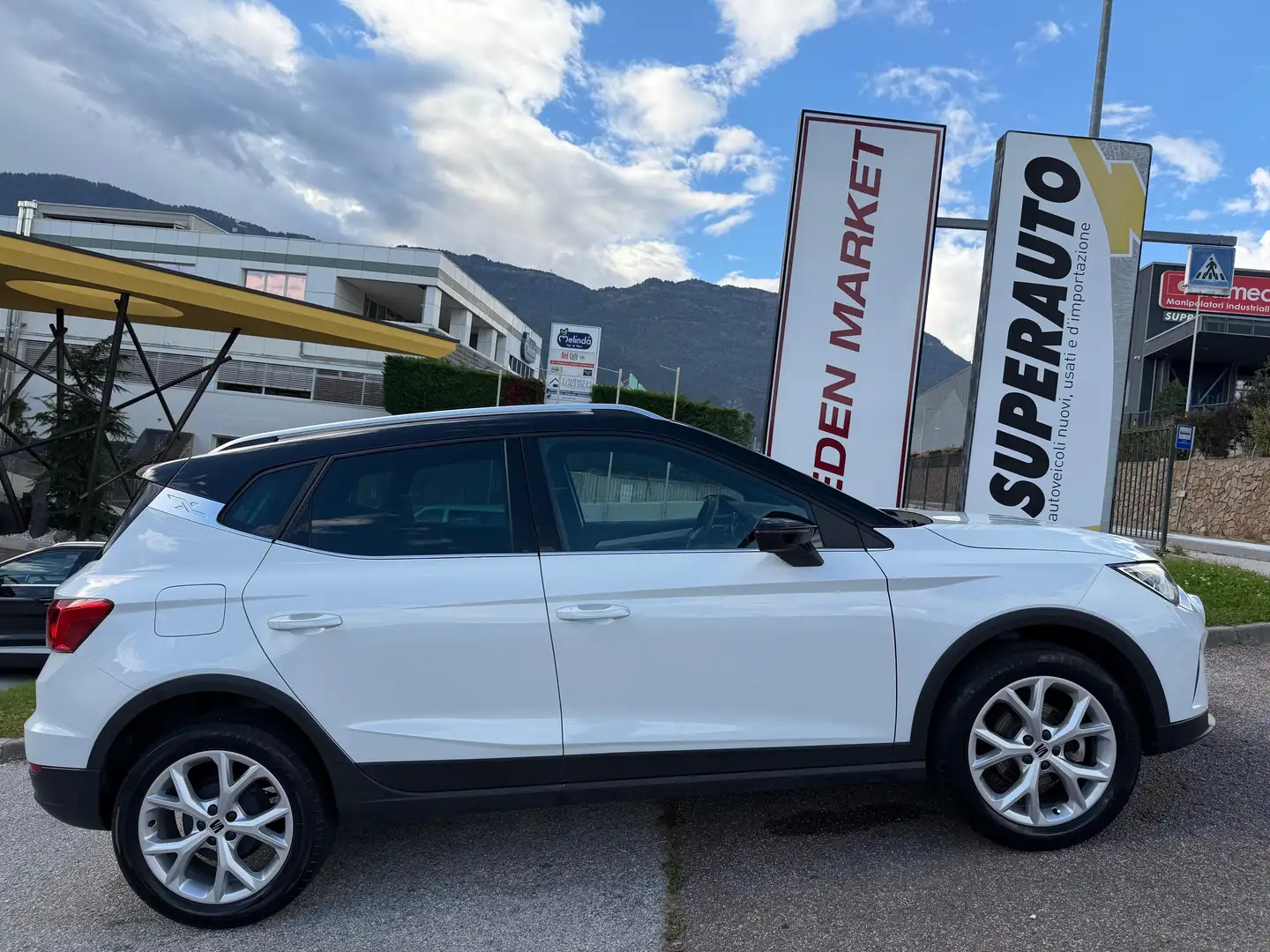 SEAT Arona Arona 2022 1.0 ecotsi FR 95cv Weiß - 1