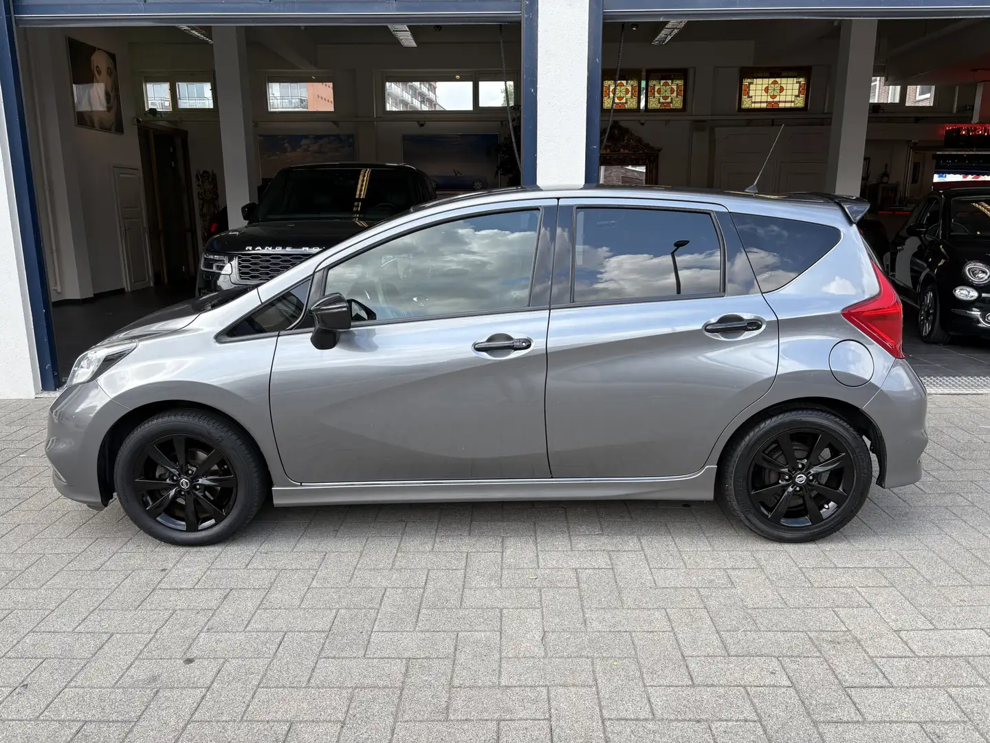 Nissan Note 1.2 Black Edition NAVI/AIRCO/CRUISE/NL AUTO/DEALER Gris - 2