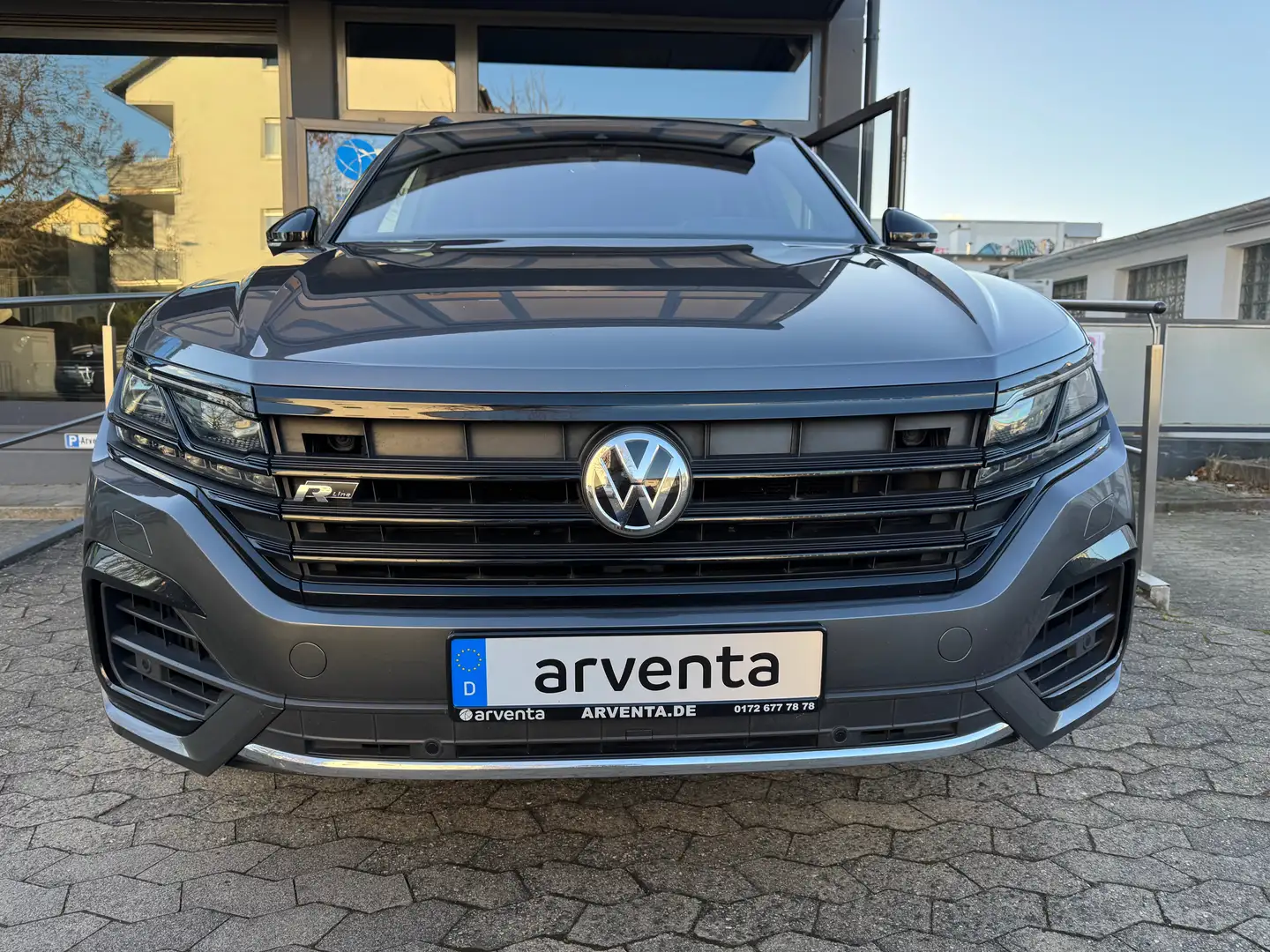 Volkswagen Touareg V8|R-LINE|DYNAUDIO|INNOVISION|AHK|PANO| Grau - 2