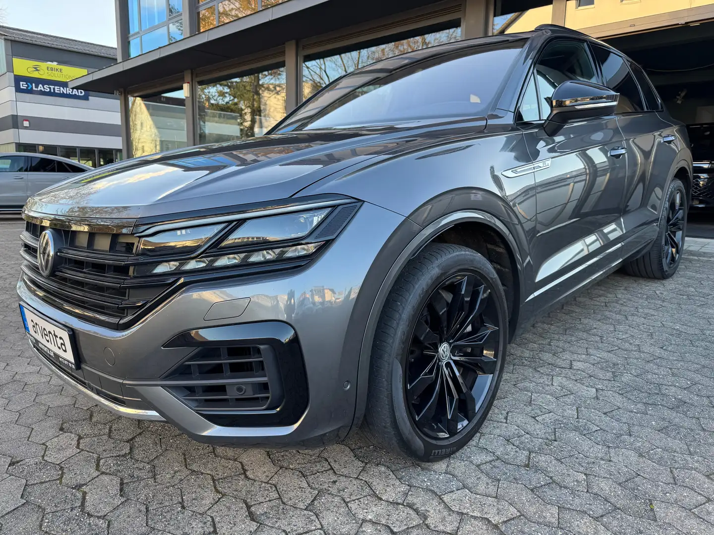 Volkswagen Touareg V8|R-LINE|DYNAUDIO|INNOVISION|AHK|PANO| Grau - 1