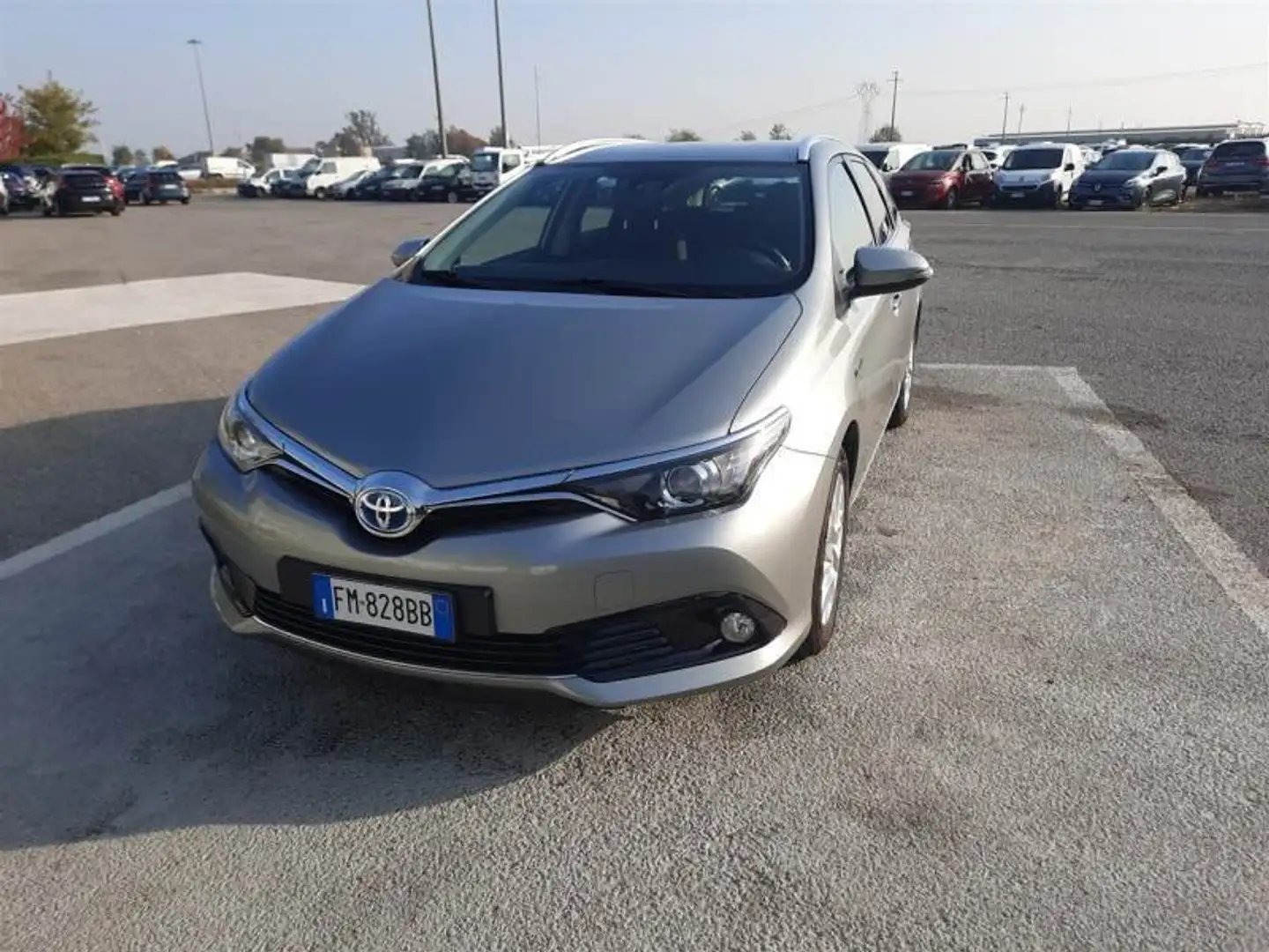 Toyota Auris Active - Hybrid - Automatic Grigio - 1
