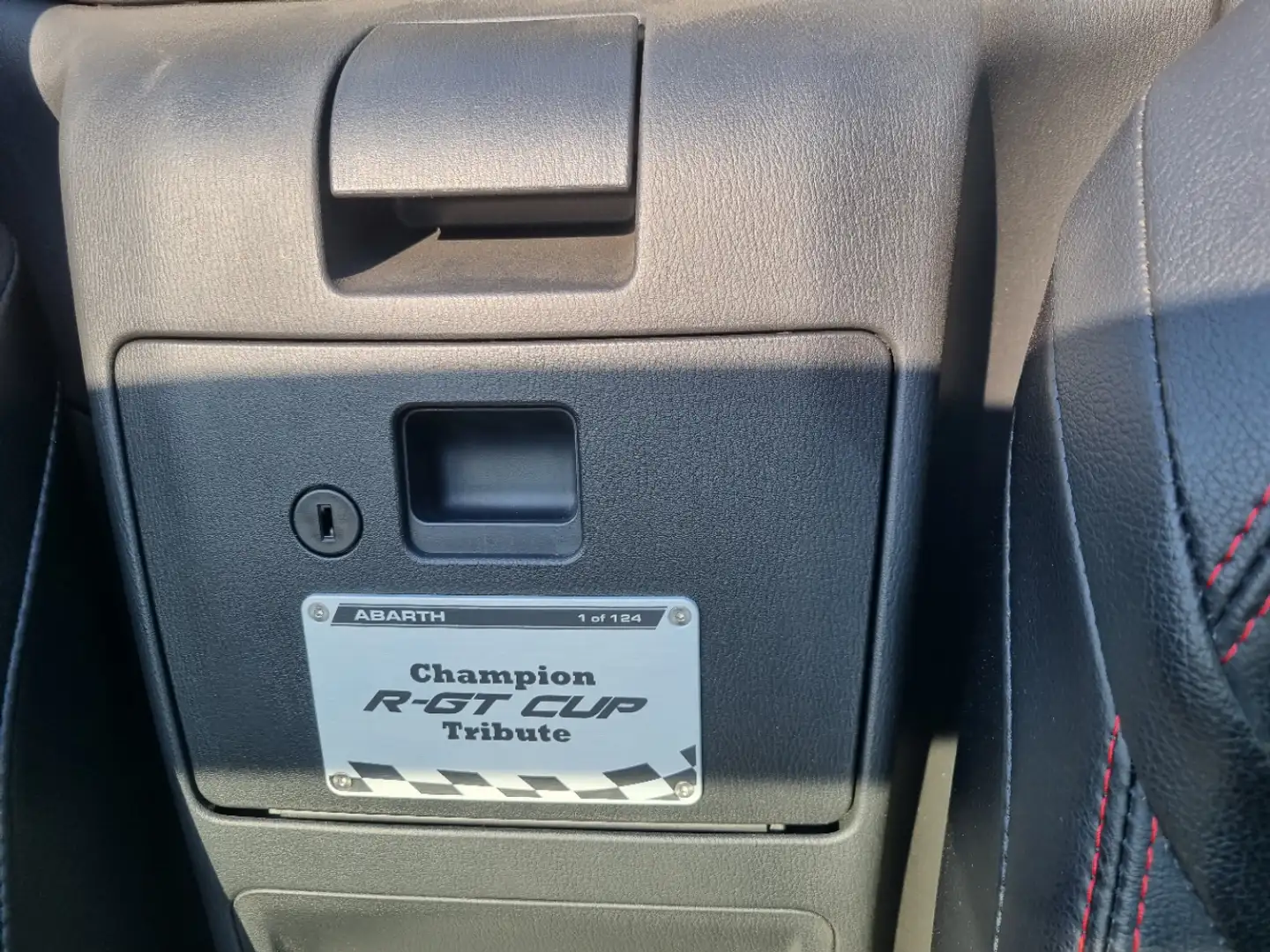 Abarth 124 Rally Tribute Rot - 2