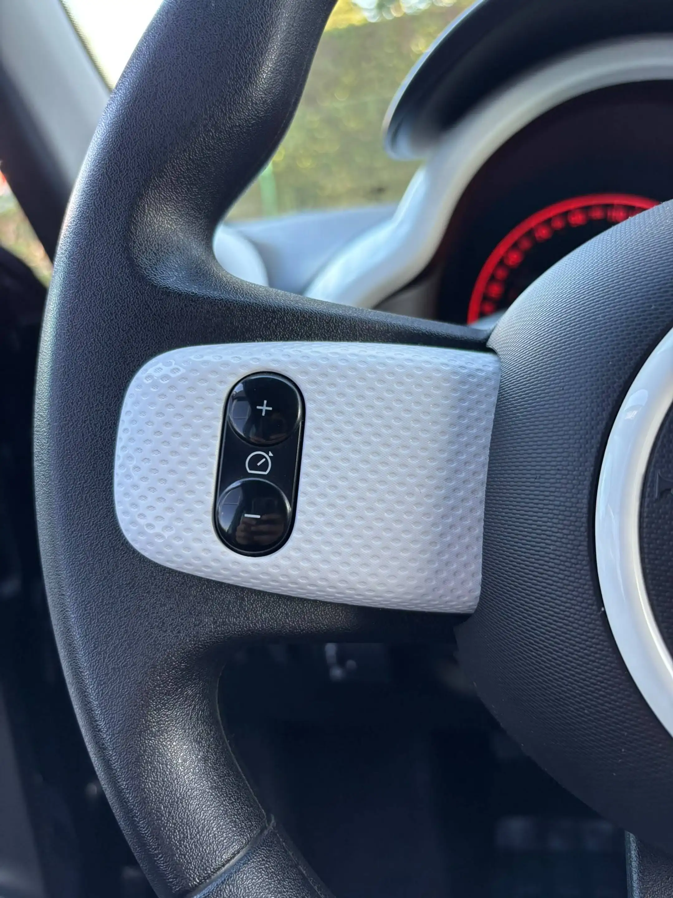 Renault Twingo Twingo 1.0i SCe Edition One — photo 12