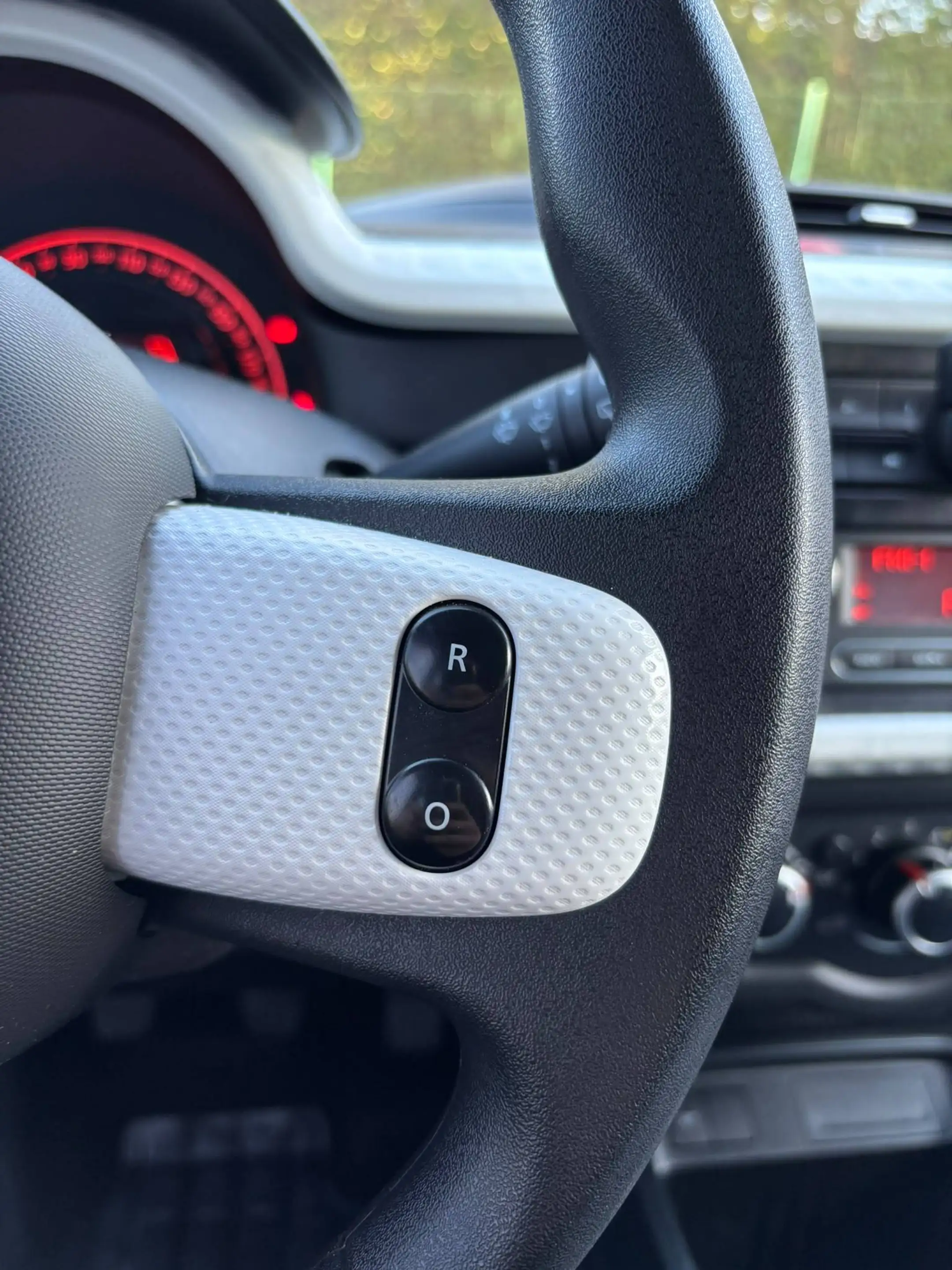 Renault Twingo Twingo 1.0i SCe Edition One — photo 13