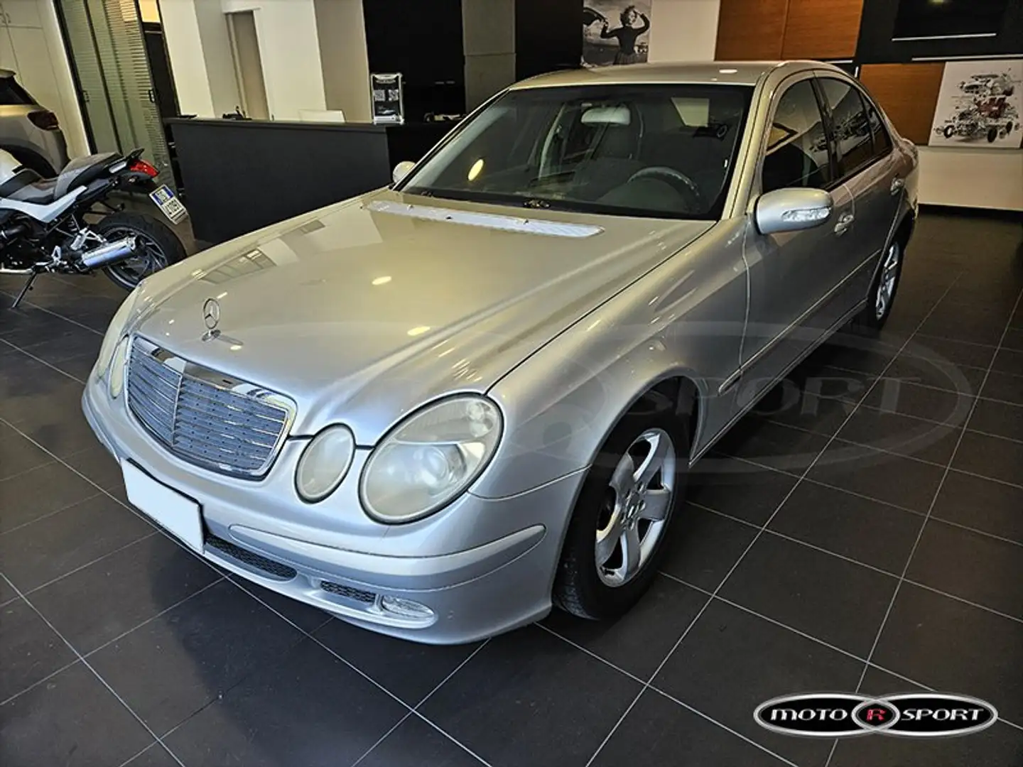 Mercedes-Benz E 220 E 220 cdi Classic Argintiu - 1