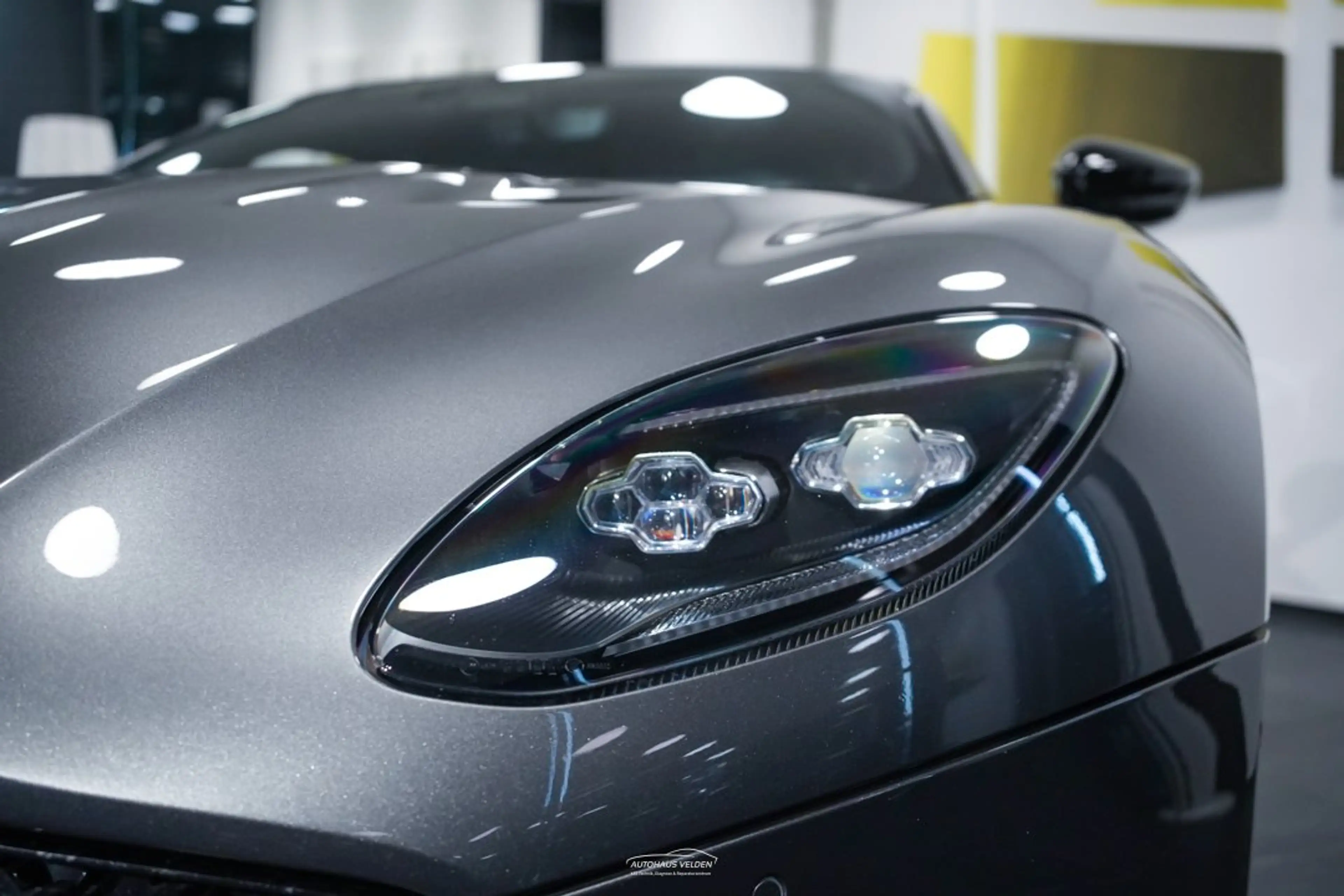 Aston Martin DBS Superleggera Coupe — photo 14