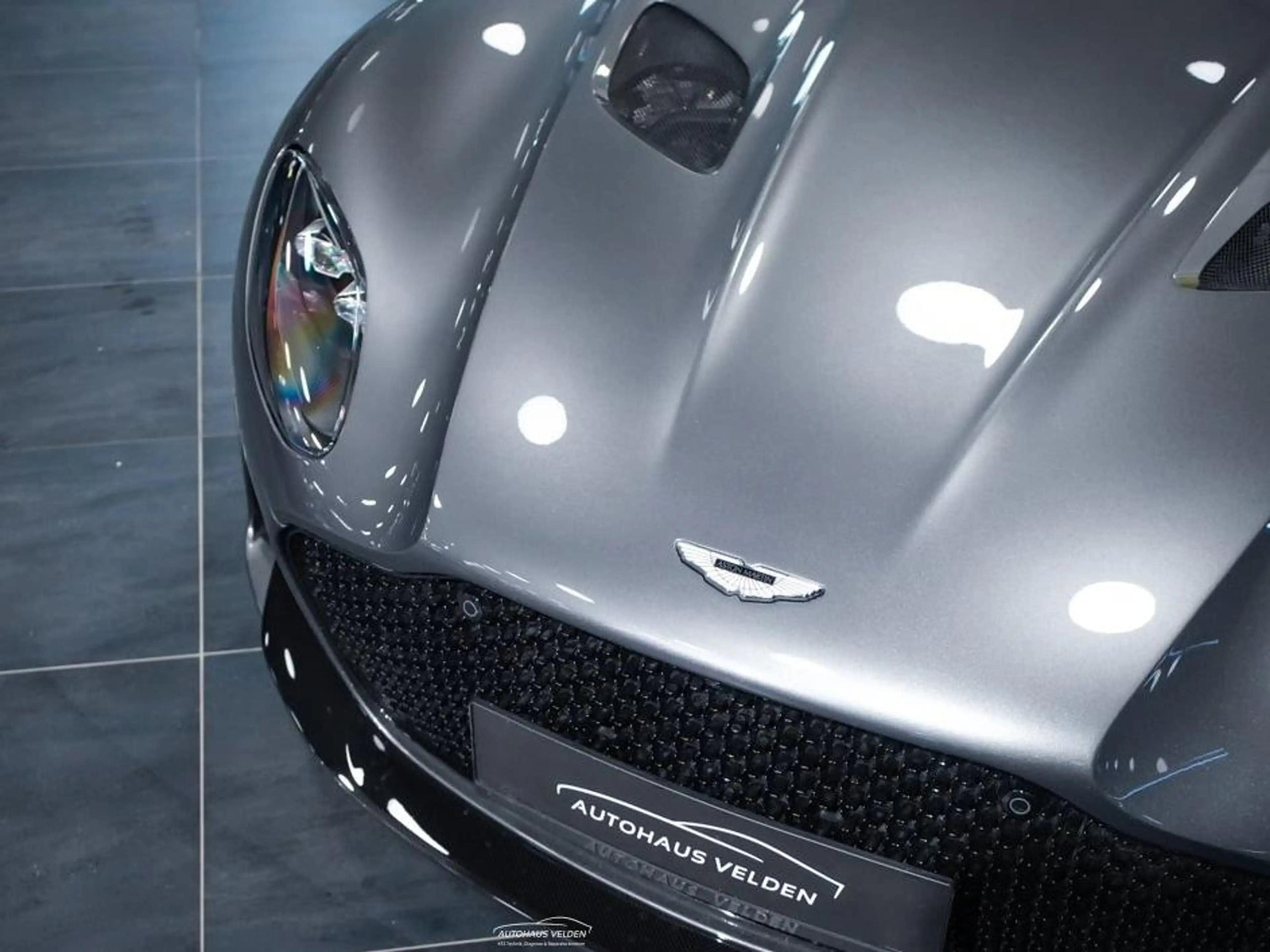 Aston Martin DBS Superleggera Coupe — photo 13