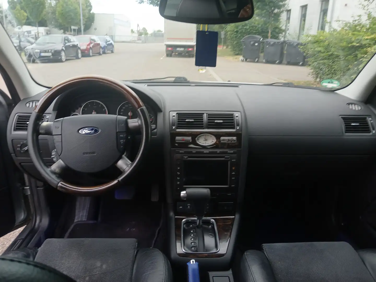Ford Mondeo Ghia - 2
