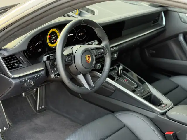 Porsche 911 view 18