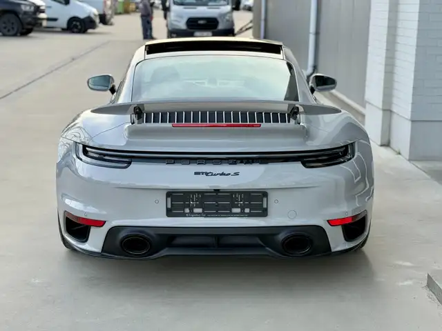 Porsche 911 view 14