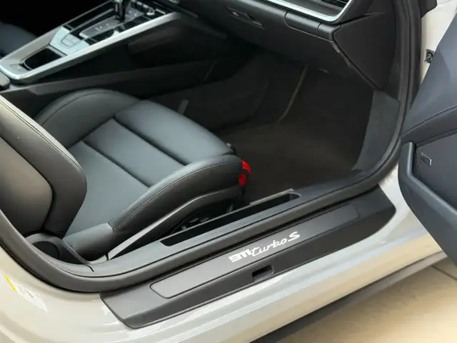 Porsche 911 view 23