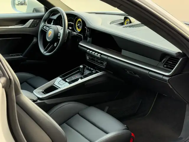 Porsche 911 view 21