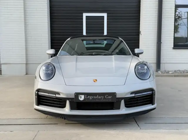 Porsche 911 view 4