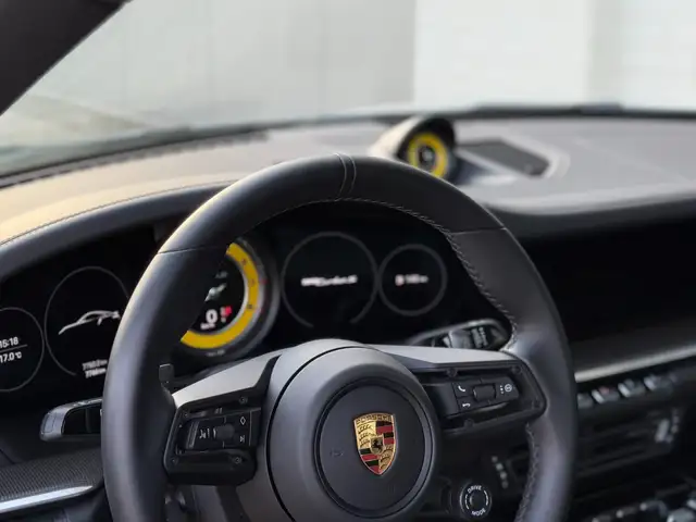 Porsche 911 view 19